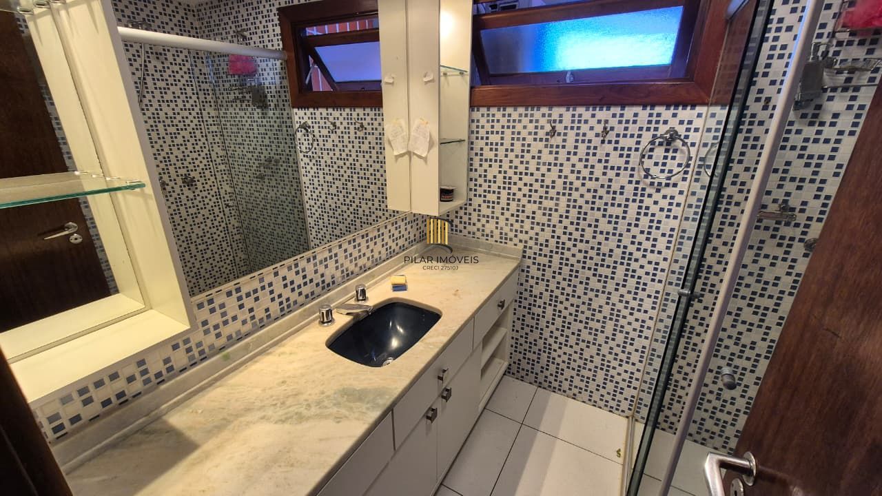 apartamento de 2 quartos, suíte e 1 vaga de garagem no bairro Menino Deus