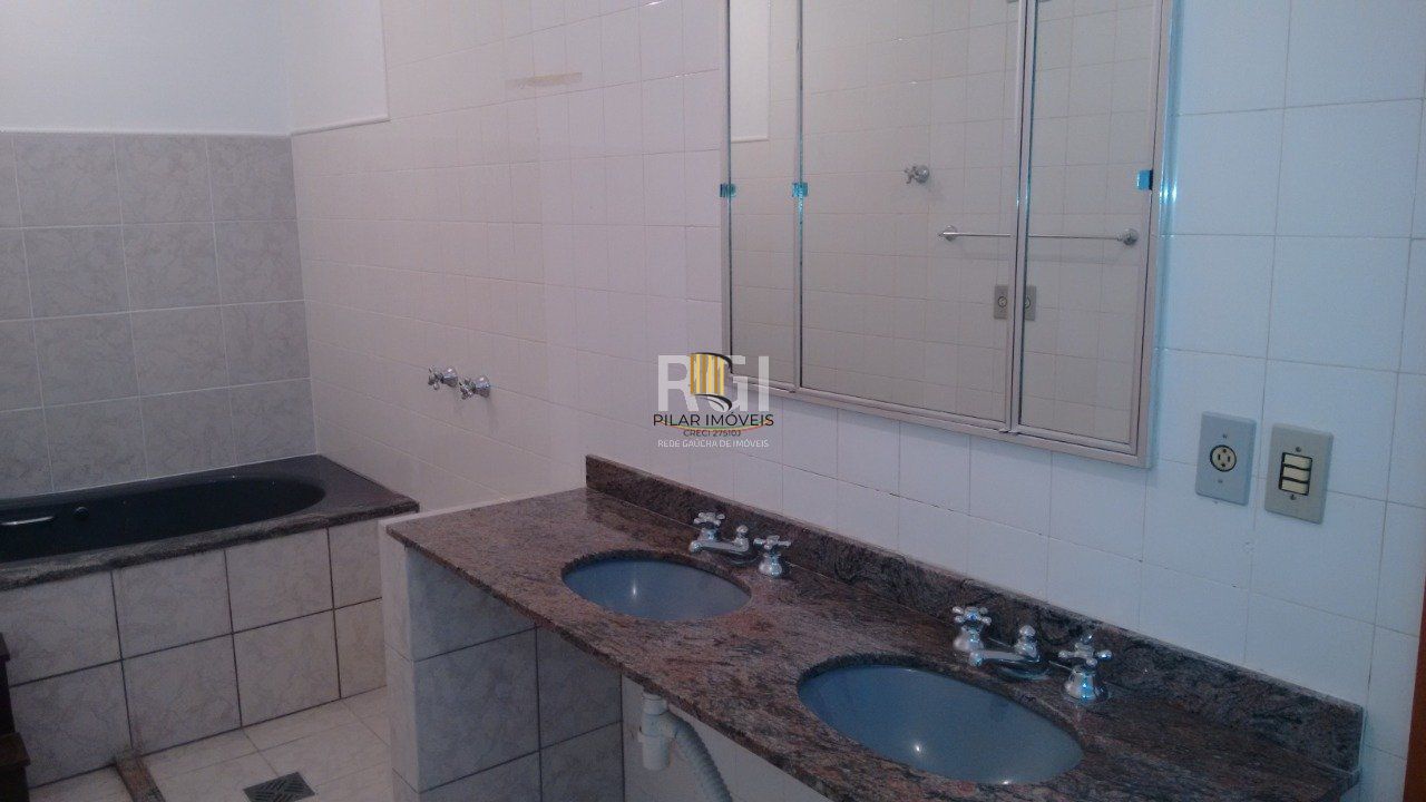 Casa para Venda - 363m², 3 dormitórios, sendo 1 suites, 2 vagas - São João