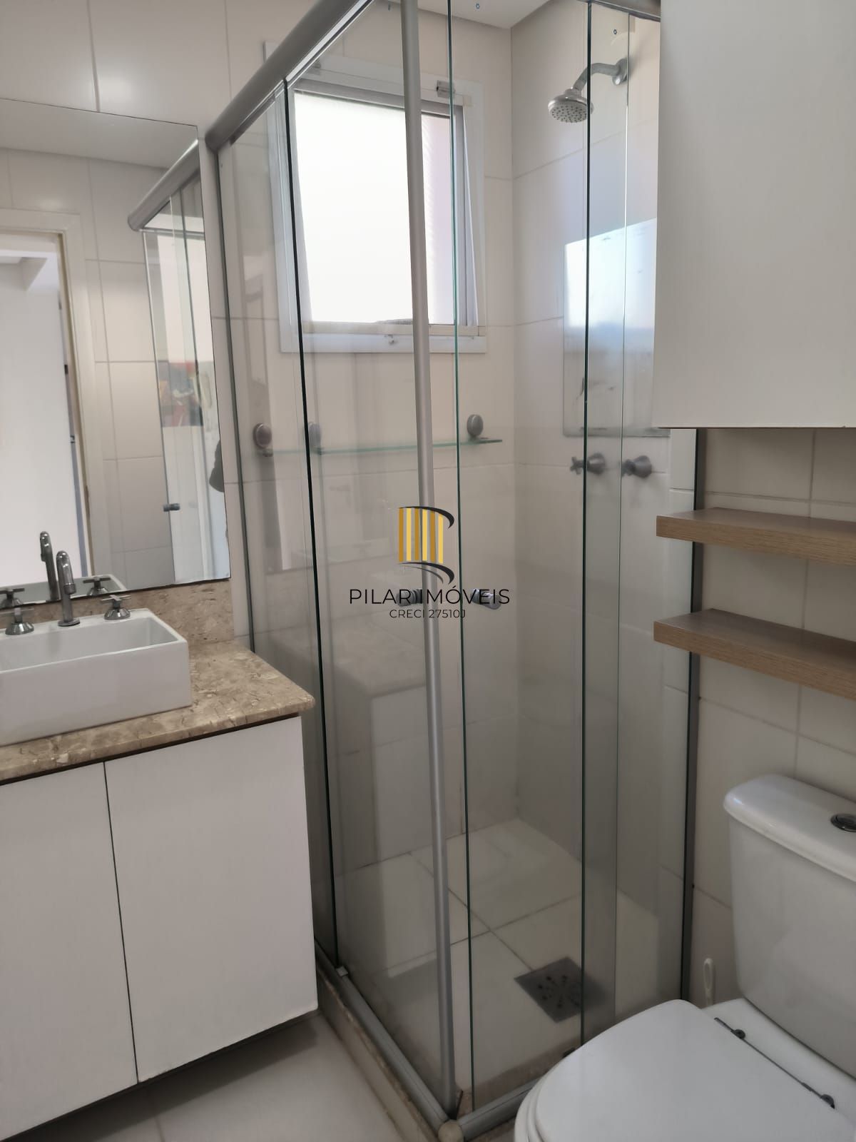 Apartamento de um quarto e uma vaga de garagem no bairro Menino Deus em POA/RS