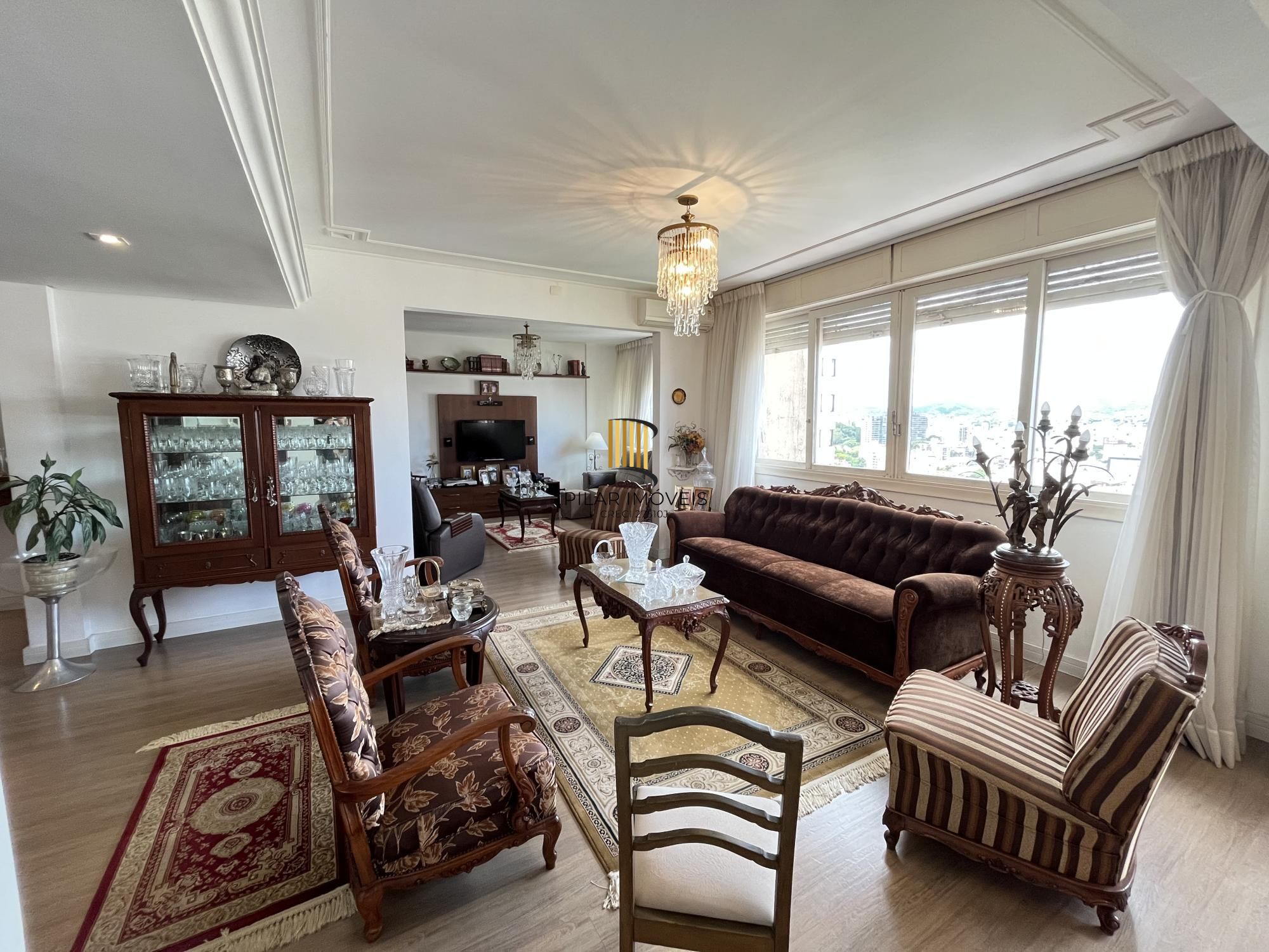 3 quartos, gabinete ou 4º quartos e 1 vaga de garagem junto ao Moinhos de Vento