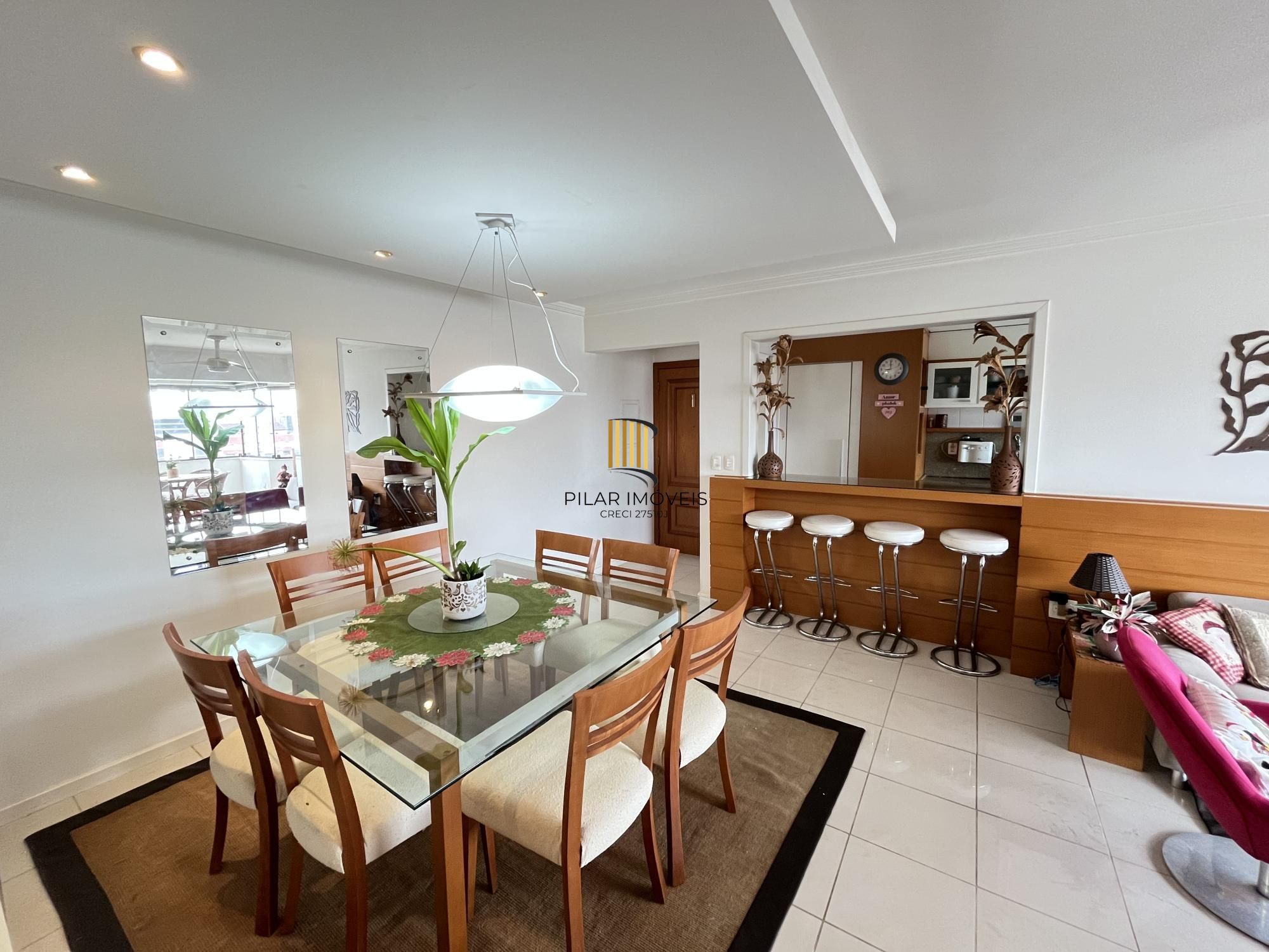 Apartamento de três dormitórios, suíte e uma vaga de garagem no bairro Santana