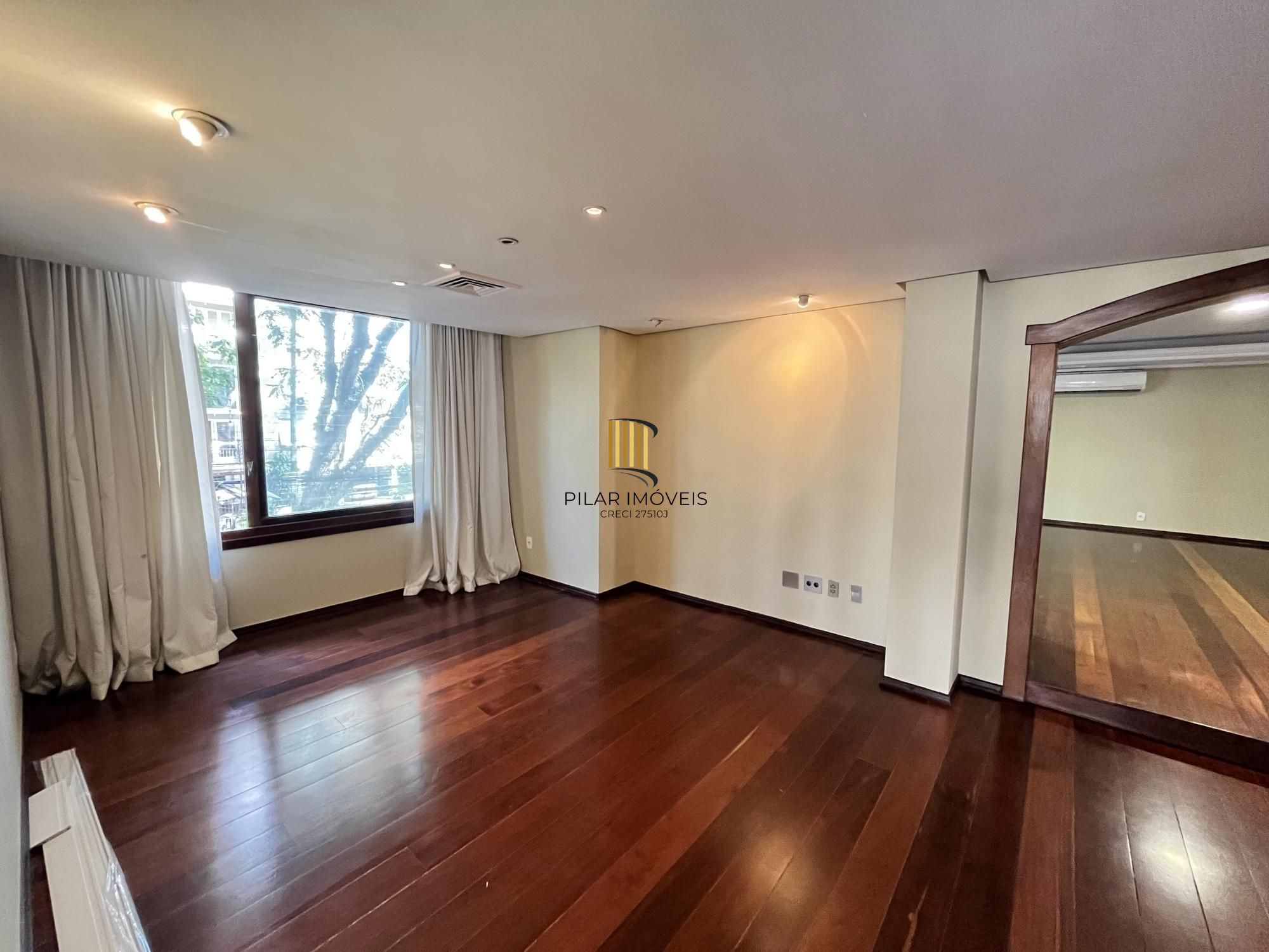 Apartamento de 4 quartos, suíte, amplo closet, dependência e 2 vagas de garagem