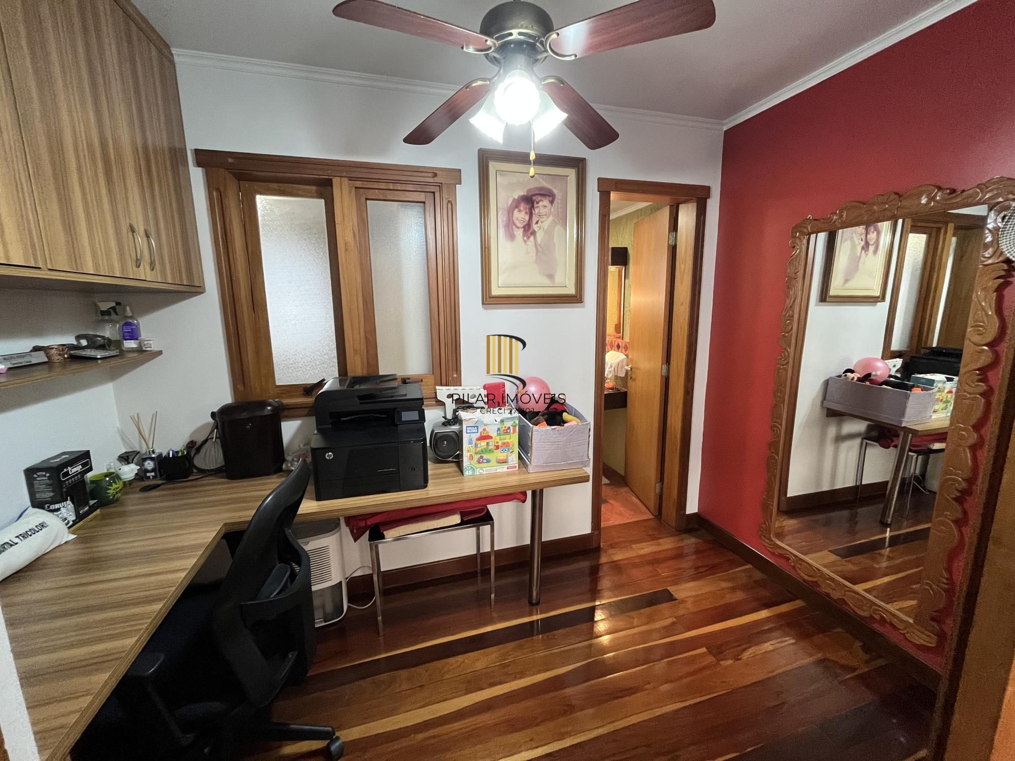 Apartamento de 3 quartos, suíte e 2 vagas de garagem no bairro Santana em POA