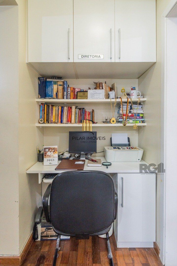 Apartamento de 1 quarto, sacada e uma vaga de garagem no bairro Santana POA/RS.