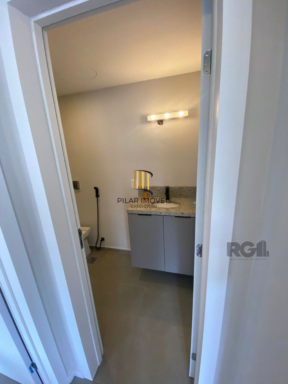 Apartamento para Venda - 74.48m², 2 dormitórios, 1 vaga - Petrópolis