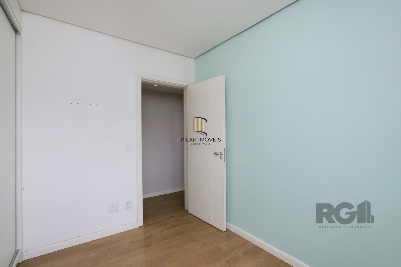 Apartamento de 2 quartos, suíte e 2 vagas de garagem no bairro Menino Deus