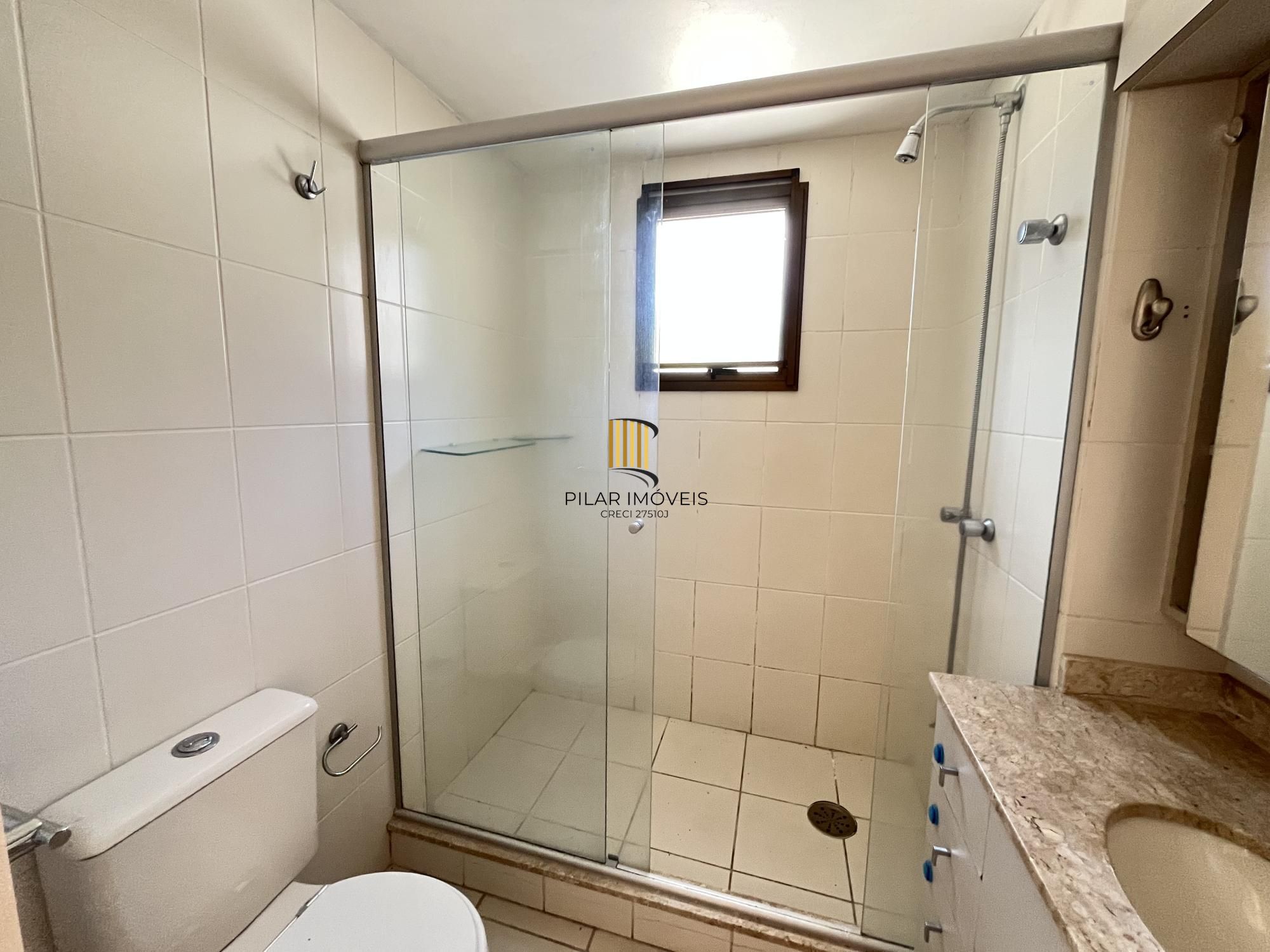 Apartamento de 3 quartos, suíte e 2 vagas de garagem no bairro Petrópolis.