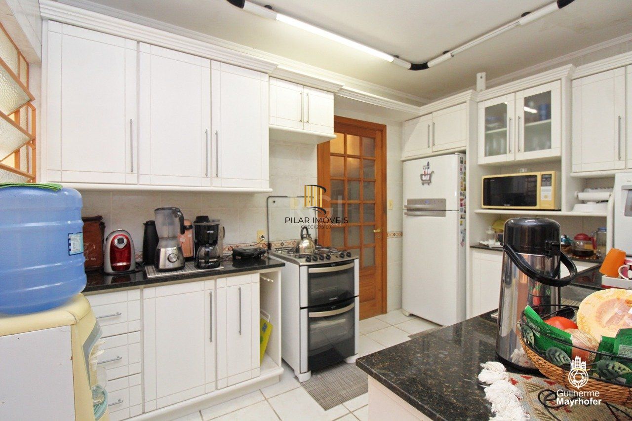 Casa para Venda - 347m², 5 dormitórios, sendo 2 suites, 3 vagas - São João