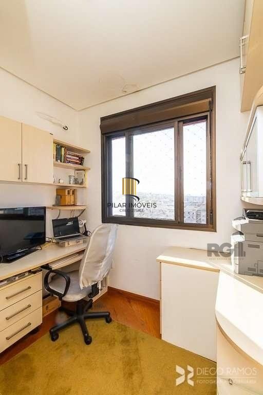 Cobertura para Venda - 185m², 3 dormitórios, sendo 1 suites, 2 vagas - Petrópolis