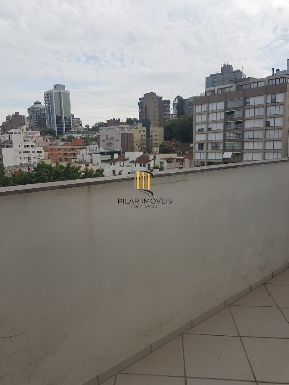 Apartamento de um quarto, suíte e uma vaga de garagem no bairro Mont´Serrat
