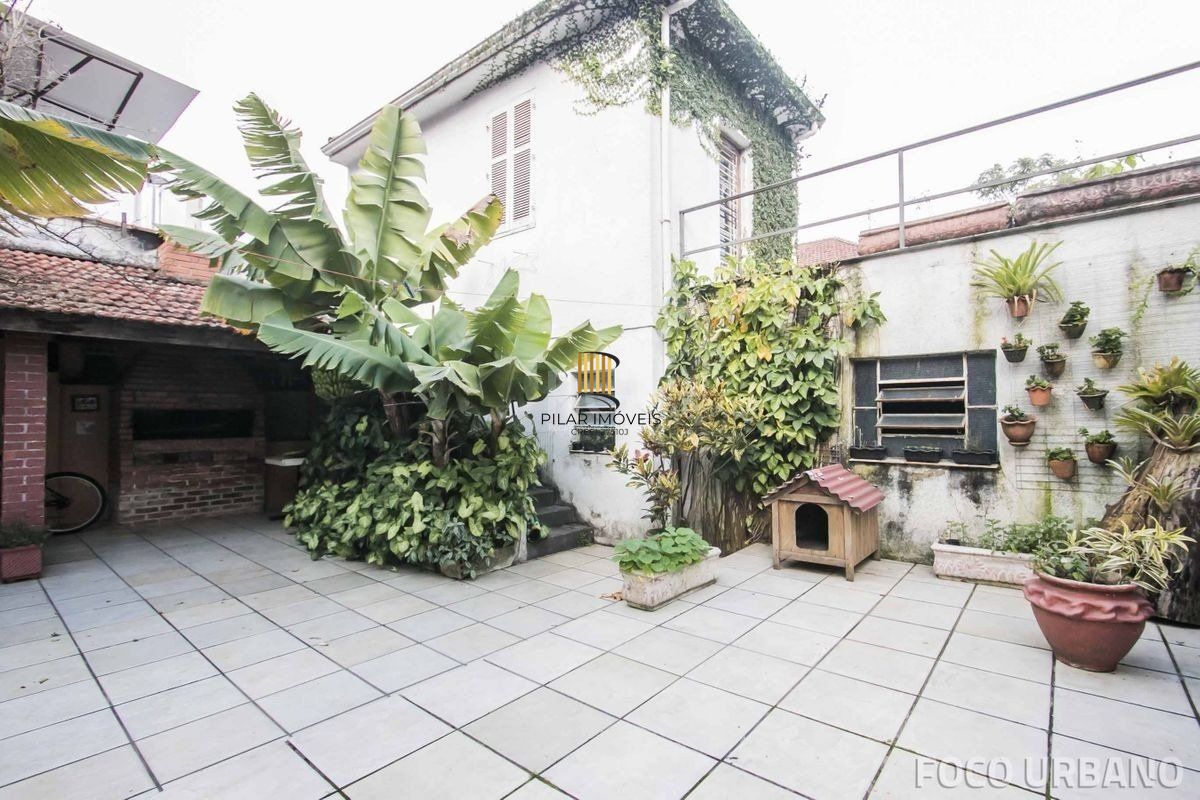 Casa para Venda - 250m², 4 dormitórios, 2 vagas - Petrópolis
