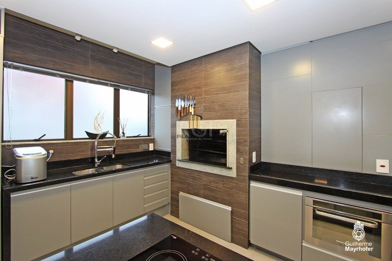 Cobertura para Venda - 327m², 3 dormitórios, sendo 3 suites, 5 vagas - Petrópolis