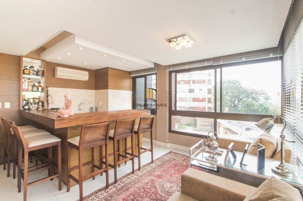 Apartamento com 3 suítes e 3 vagas de garagem no bairro Rio Branco em POA/RS