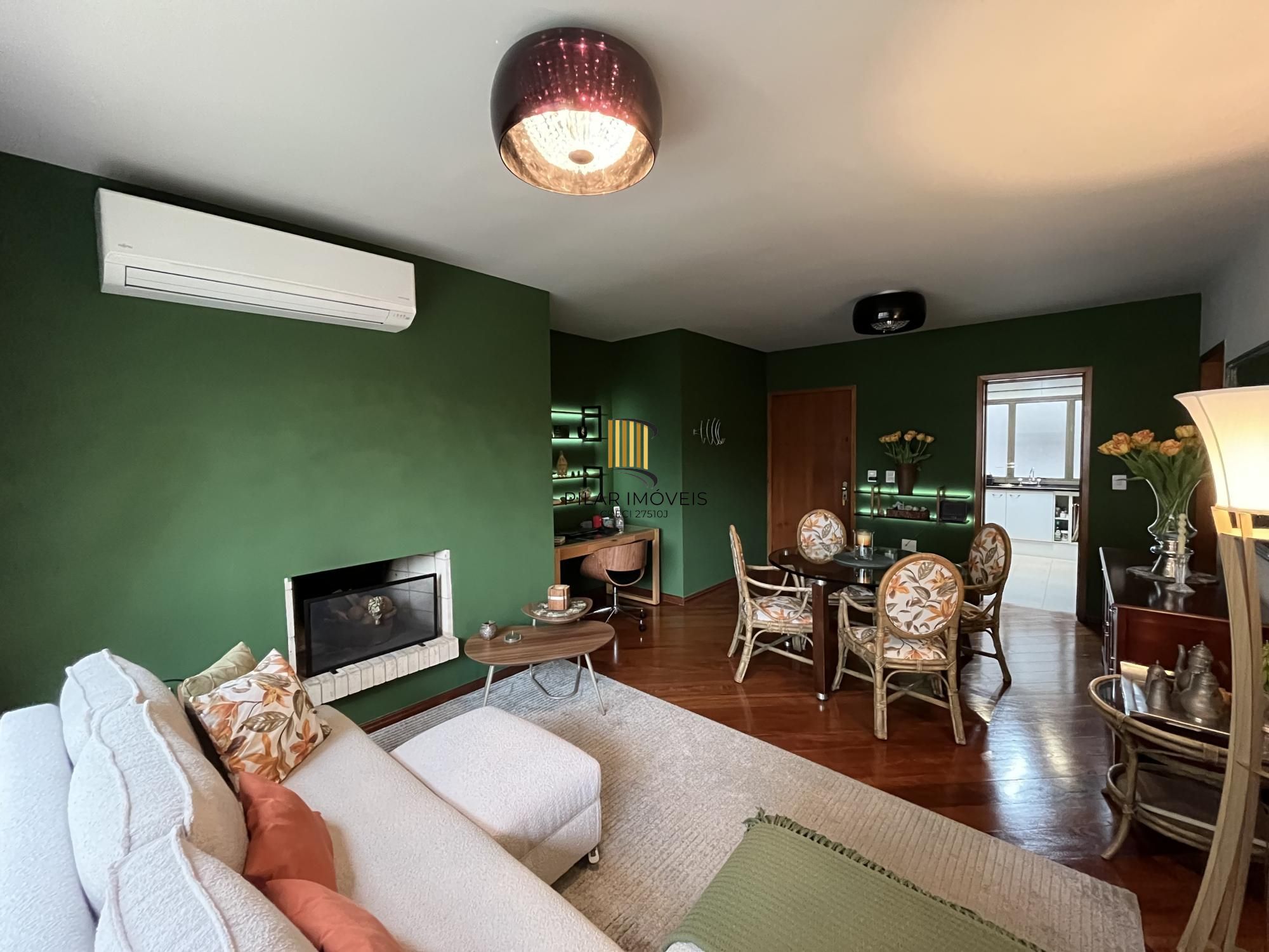 Apartamento de 2 quartos, suíte, churrasqueira, lareira e garagem Bela Vista POA