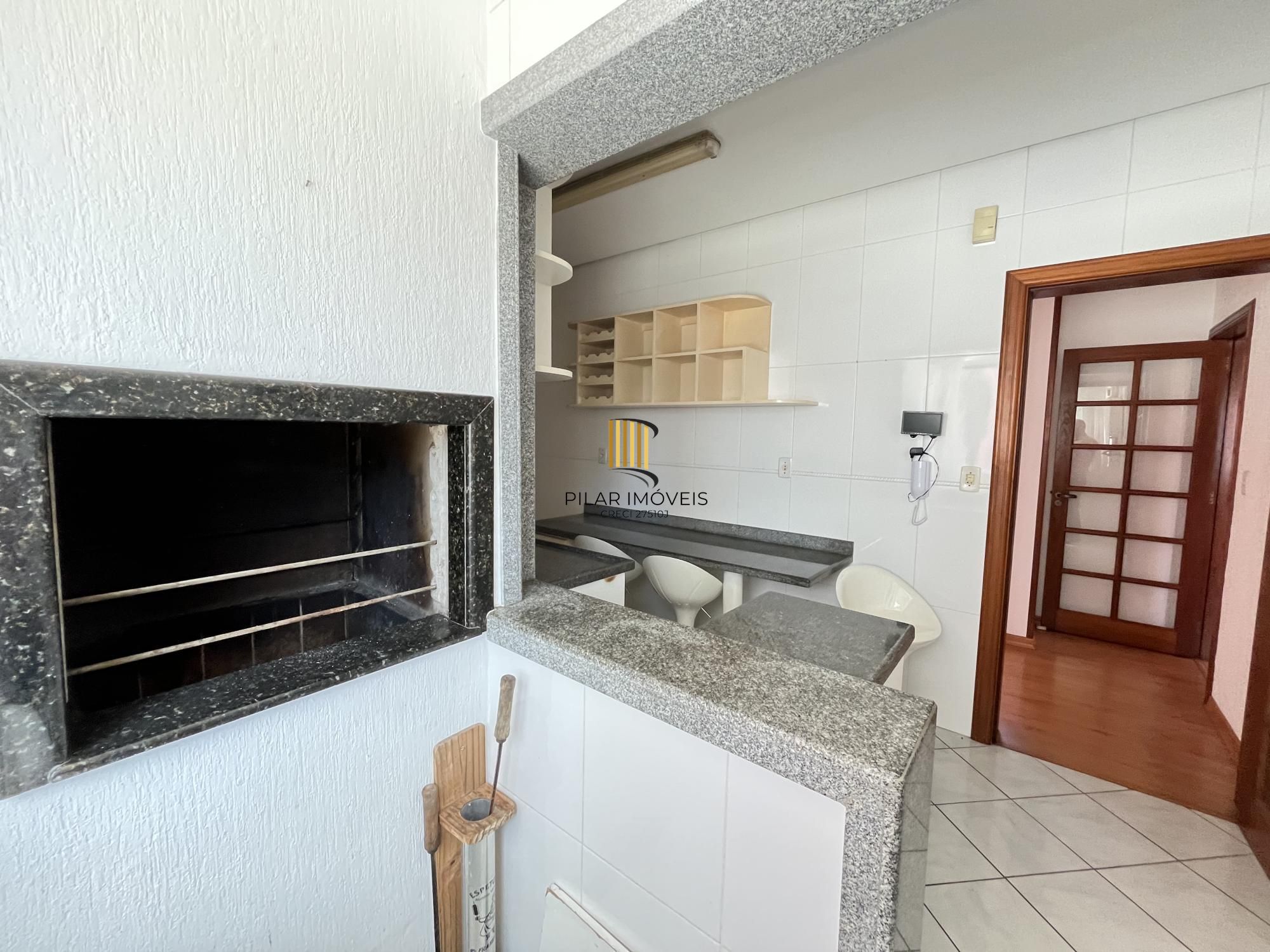 Apartamento de 2 quartos, suite e 1 vaga de garagem no bairro Menino Deus em POA