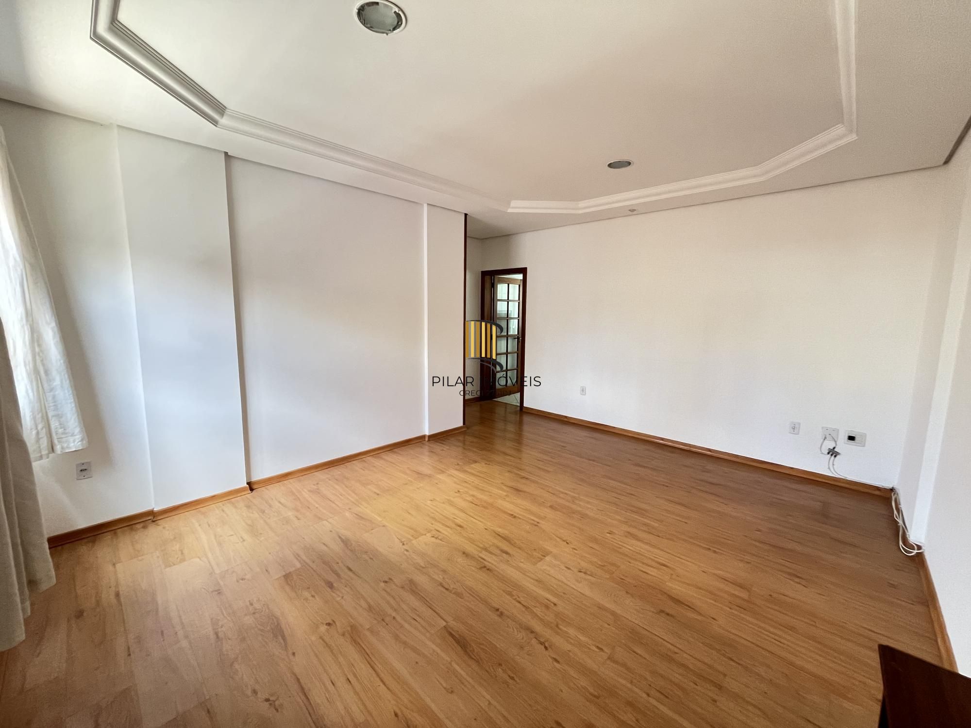 Apartamento de 2 quartos, suite e 1 vaga de garagem no bairro Menino Deus em POA