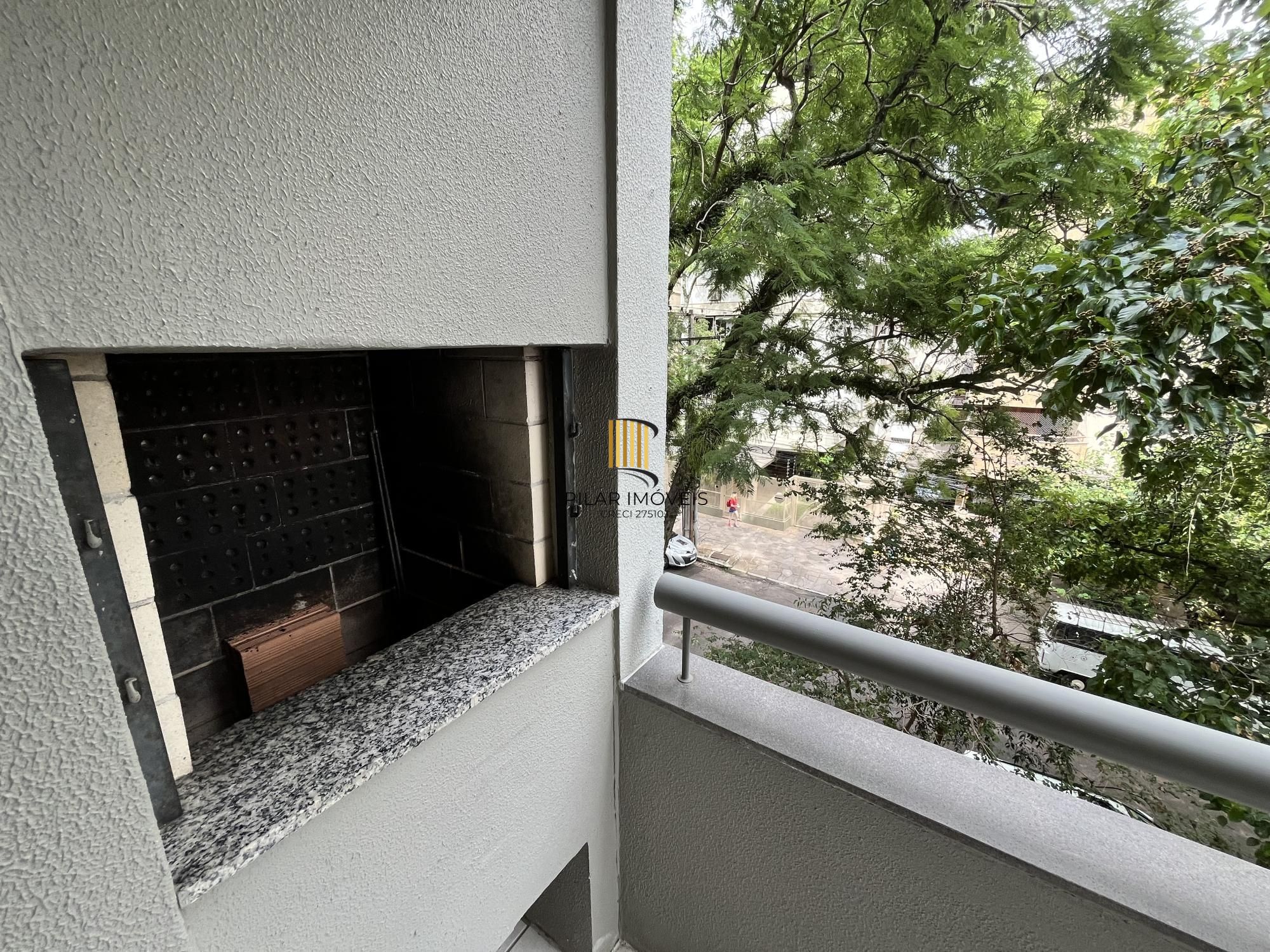 Apartamento de 1 quarto com sacada e 1 vaga de garagem no bairro Farroupilha