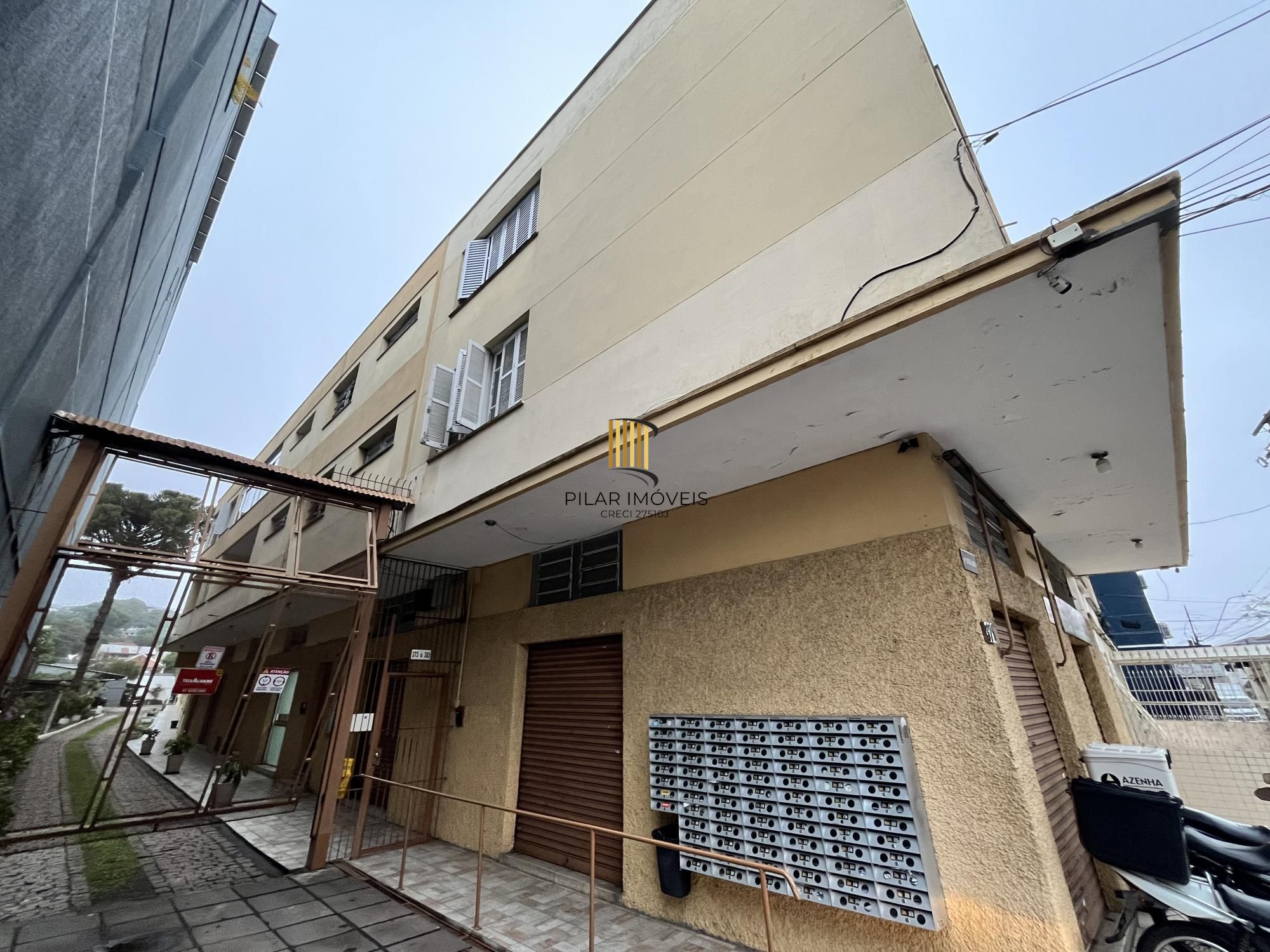 Apartamento desocupado de 1 dormitório, no bairro Azenha em Porto Alegre