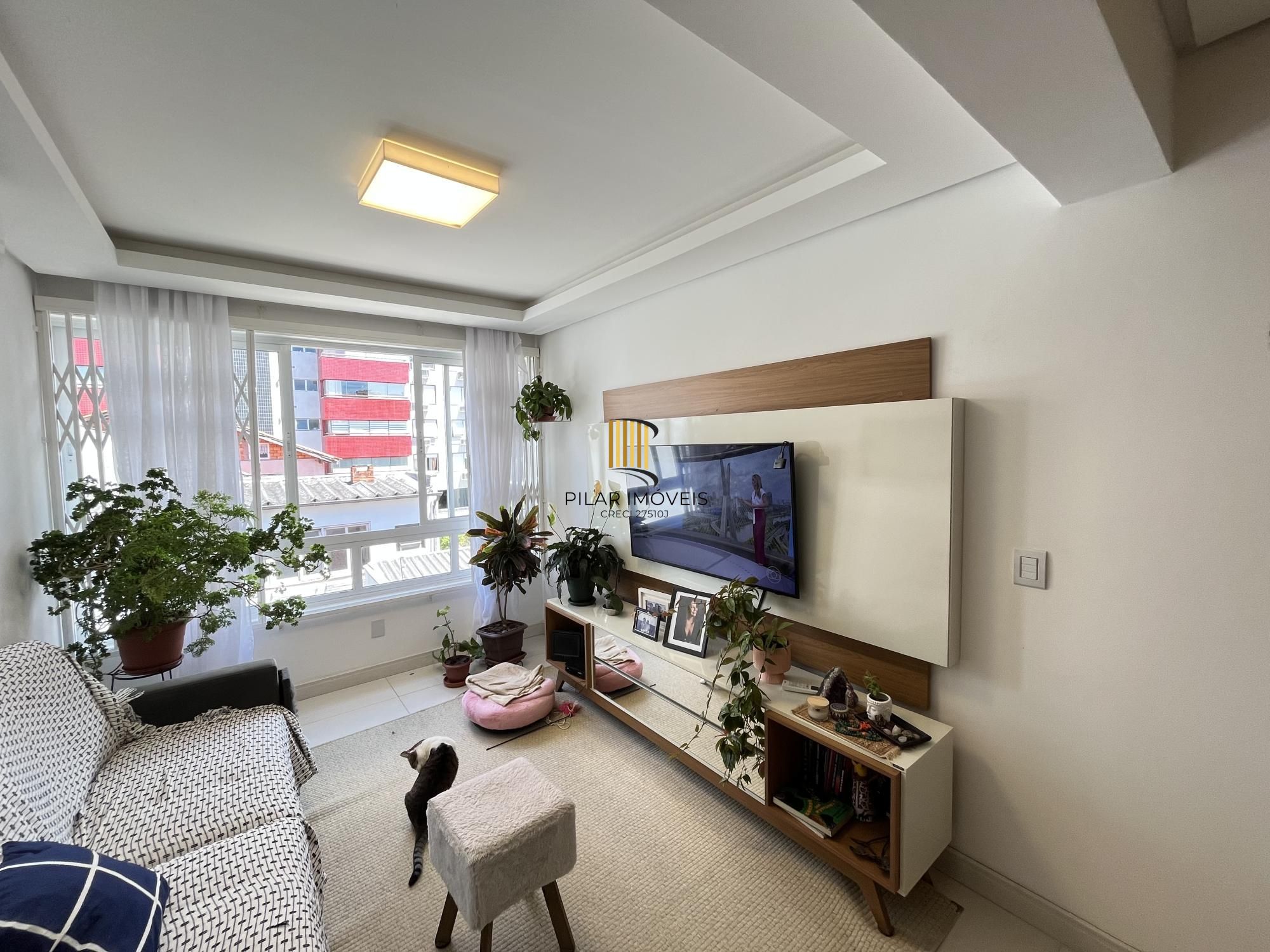 Apartamento de 2 quartos, suíte e 1 vaga de garagem no bairro Santana em POA/RS