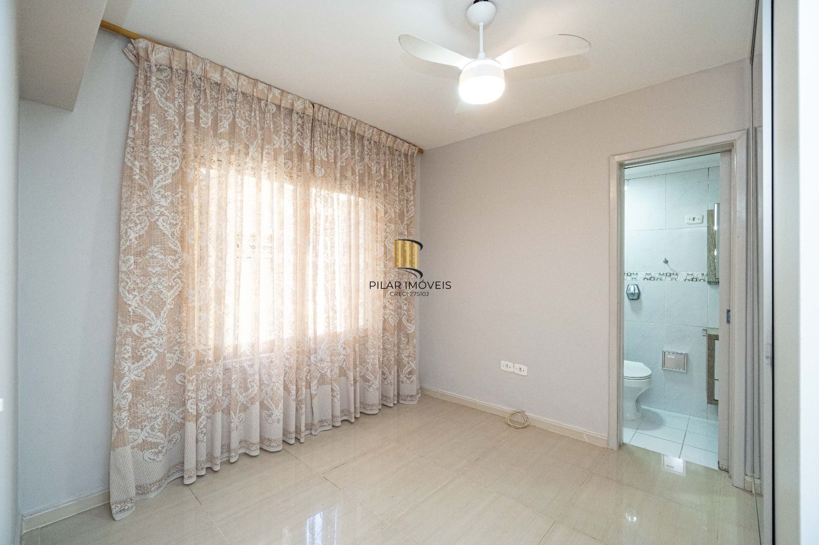Apartamento de 1 dormitório, semi mobiliado, pronto para morar e com vaga Centro