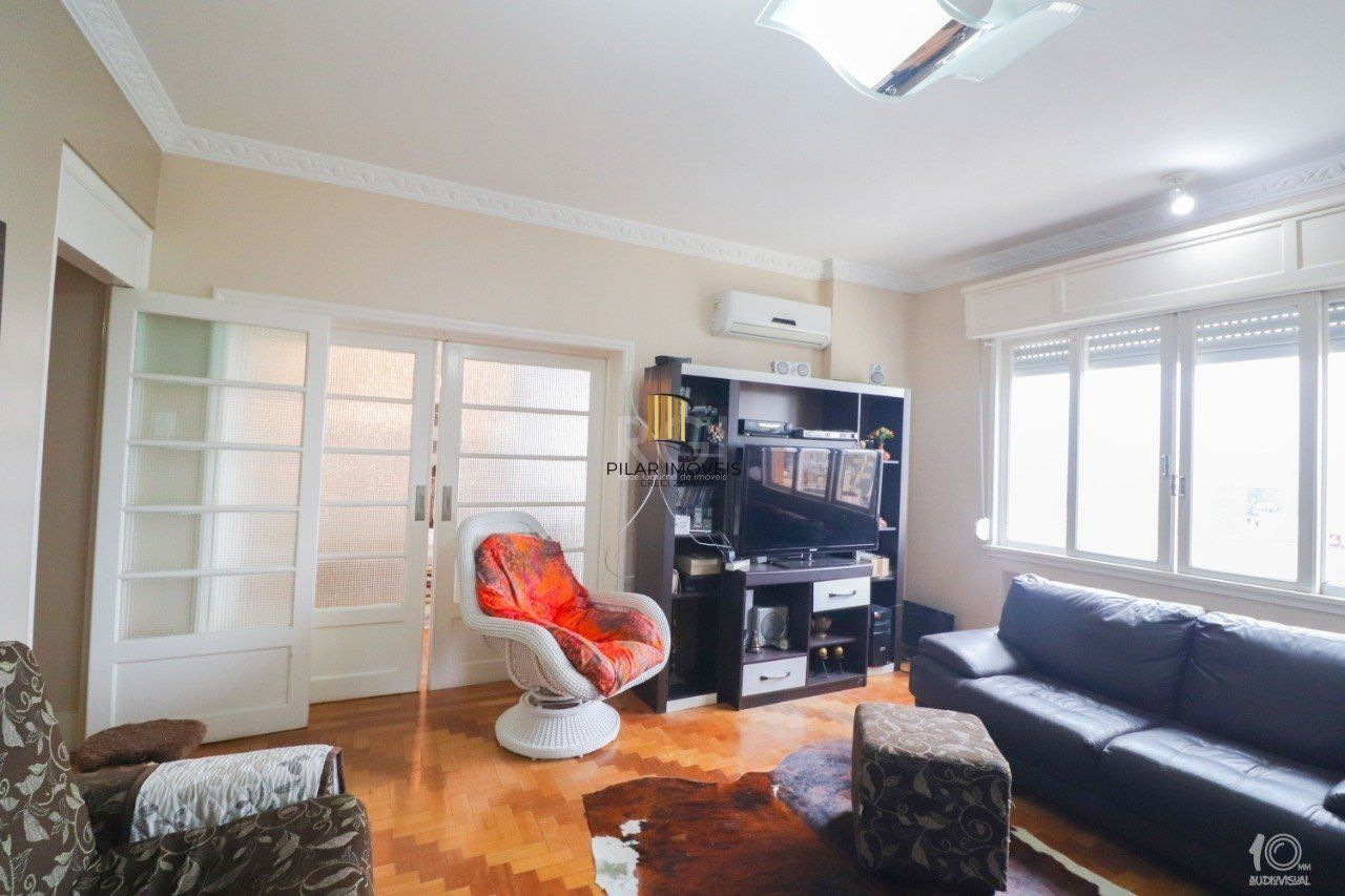 Apartamento á venda com 3 dormitórios com 1 suíte com sacada + 2 sacadas na sala e living, 233,85M²  e 1 vaga de garagem escriturada e coberta, no Bairro Independência em Porto Alegre.