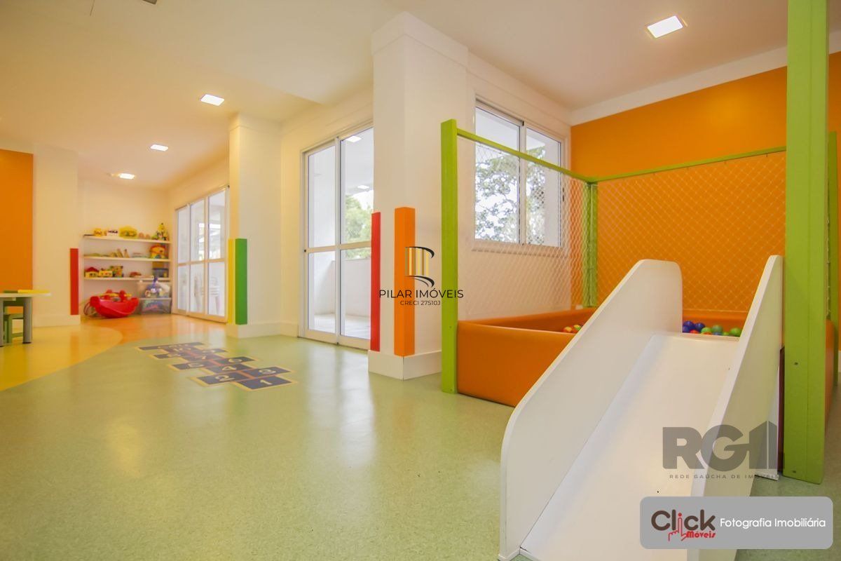 Vende Excelente Apartamento no Bairro Passo da Areia - Porto Alegre