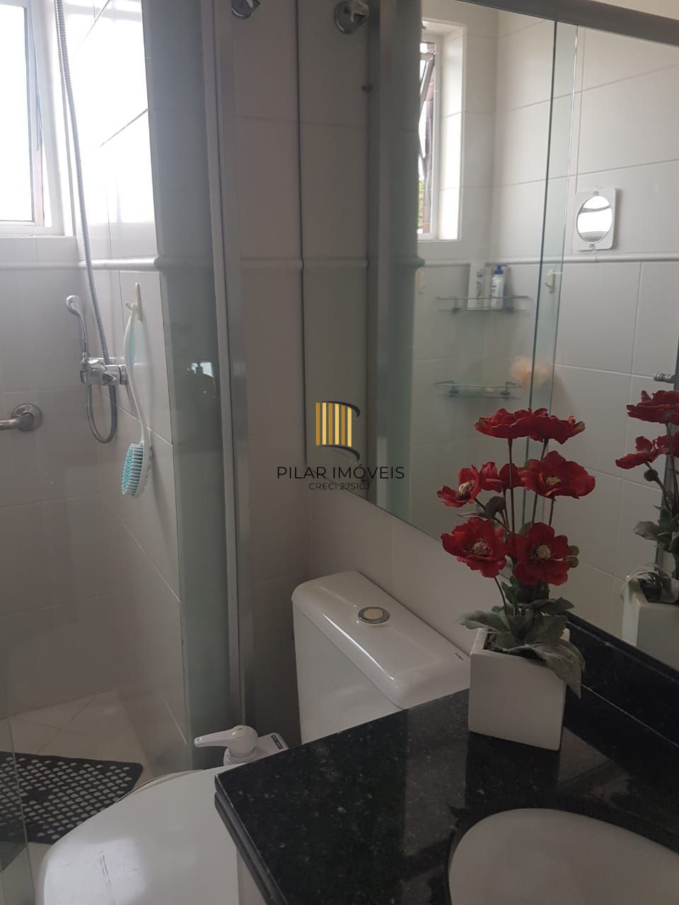 Apartamento de um quarto, suíte e uma vaga de garagem no bairro Mont´Serrat