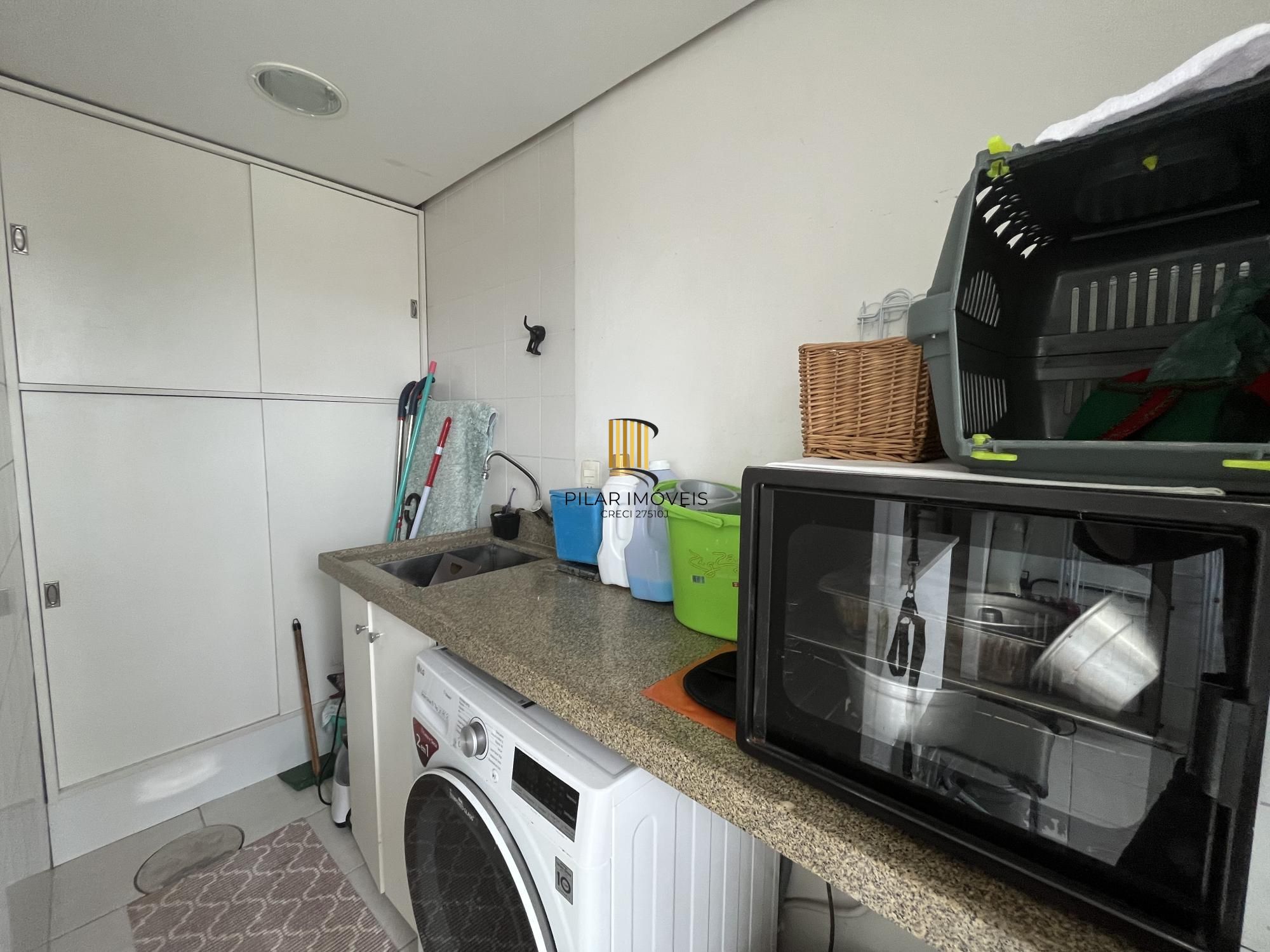 Apartamento de três dormitórios, suíte e uma vaga de garagem no bairro Santana