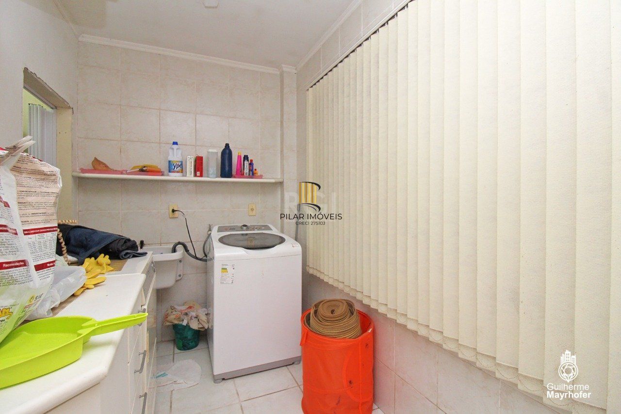 Casa para Venda - 347m², 5 dormitórios, sendo 2 suites, 3 vagas - São João