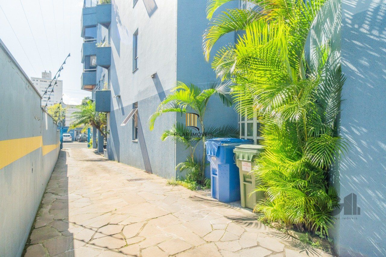 Apartamento de 1 quarto, sacada e uma vaga de garagem no bairro Santana POA/RS.