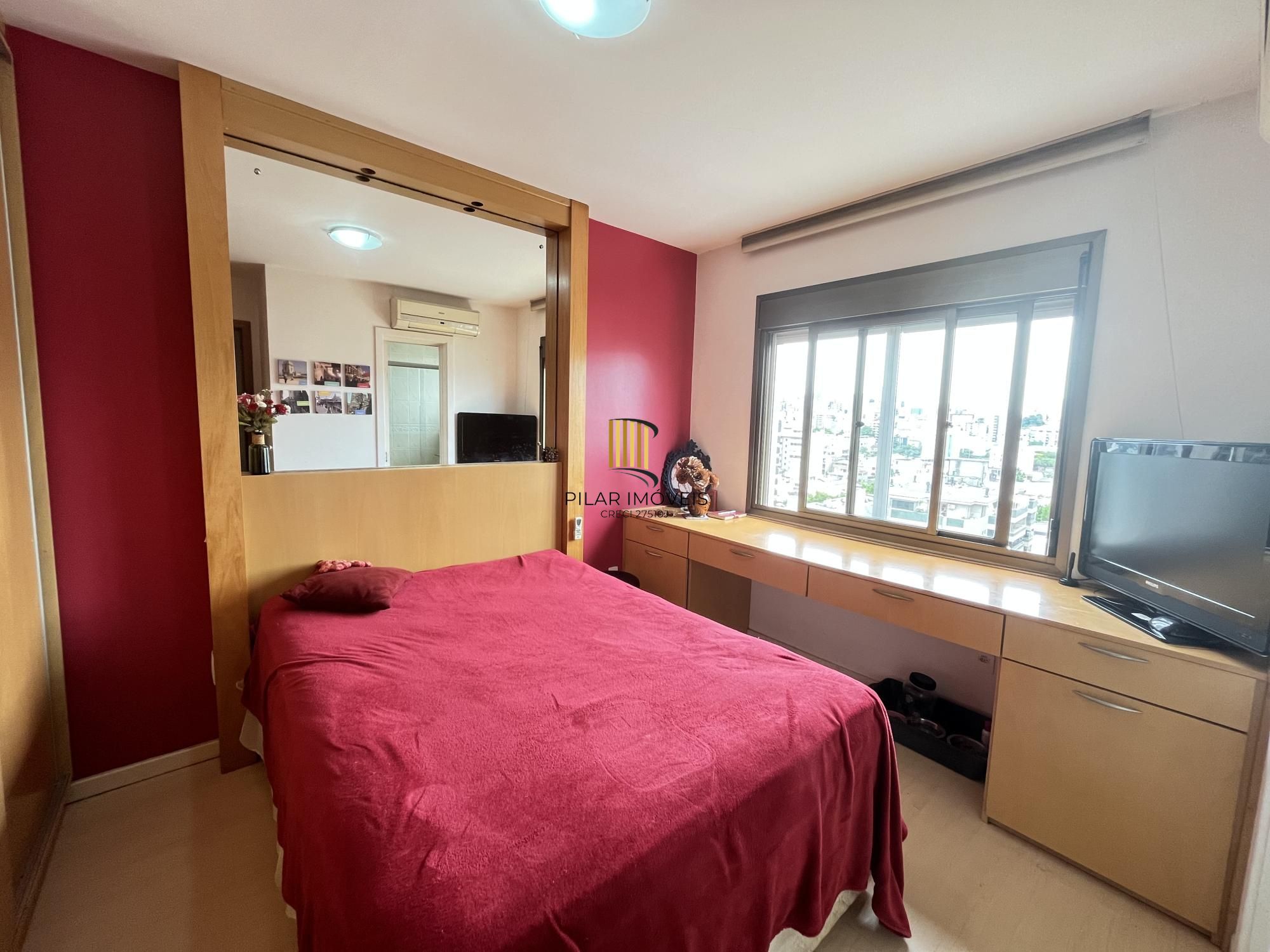 Apartamento de três dormitórios, suíte e uma vaga de garagem no bairro Santana