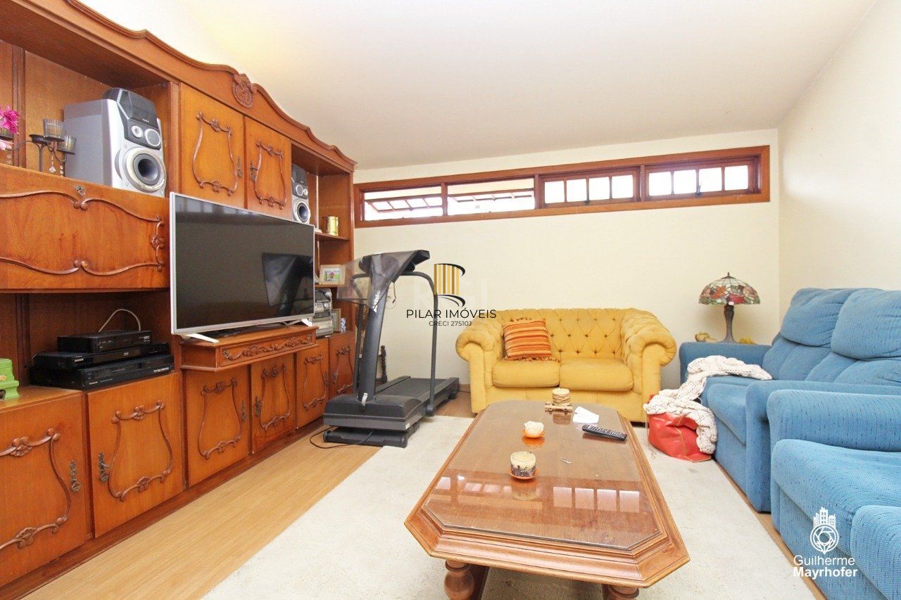 Casa para Venda - 347m², 5 dormitórios, sendo 2 suites, 3 vagas - São João
