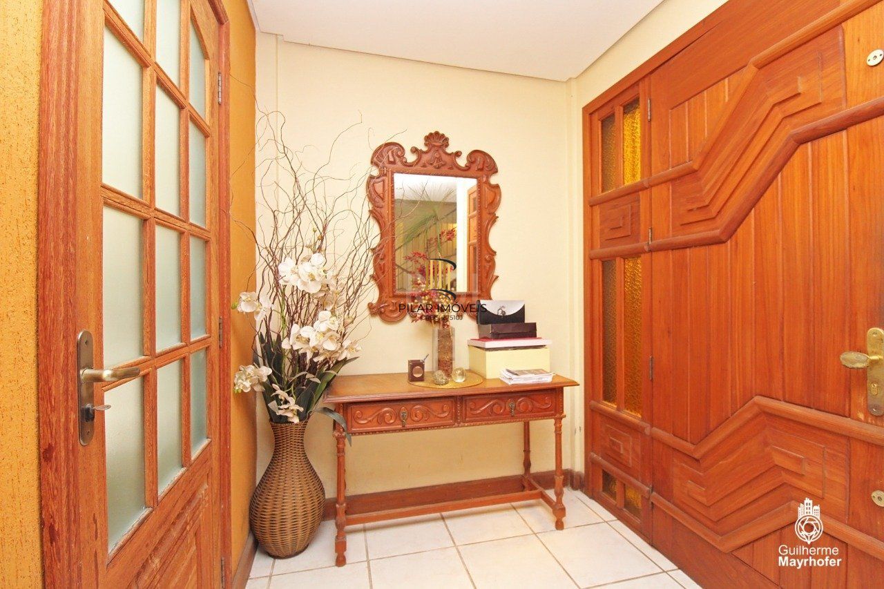 Casa para Venda - 347m², 5 dormitórios, sendo 2 suites, 3 vagas - São João