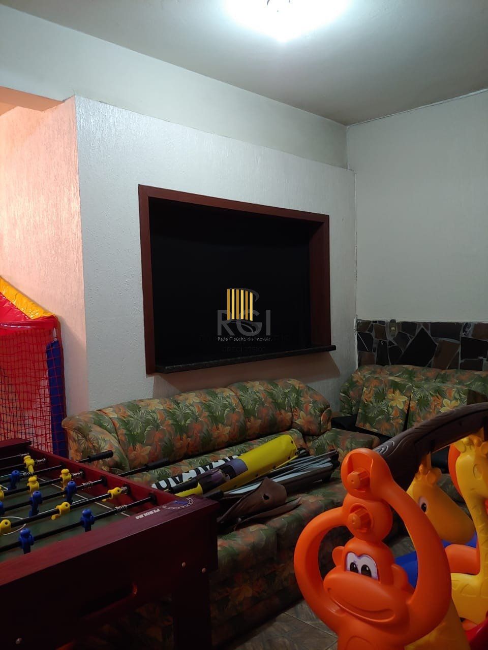 Casa para Venda - 250m², 3 dormitórios, sendo 1 suites, 5 vagas - Santa Rosa