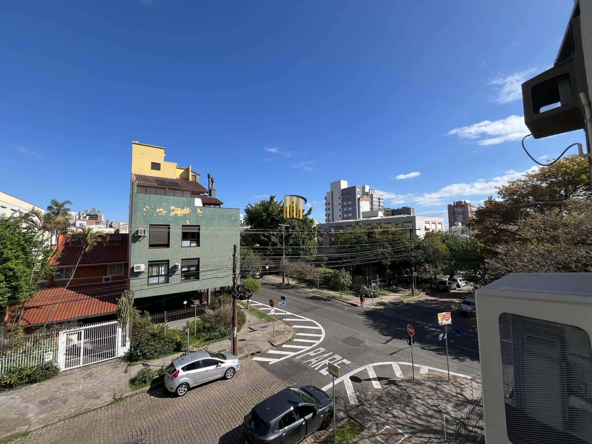 Apartamento de 2 quartos e 1 vaga de garagem bairro Menino Deus em Porto Alegre