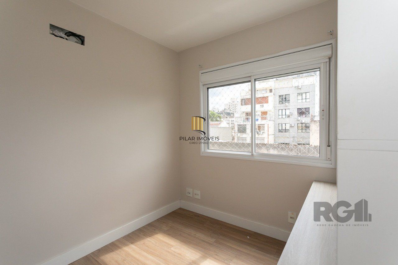 Apartamento semimobiliado e decorado no bairro Auxiliadora, com 91 m²