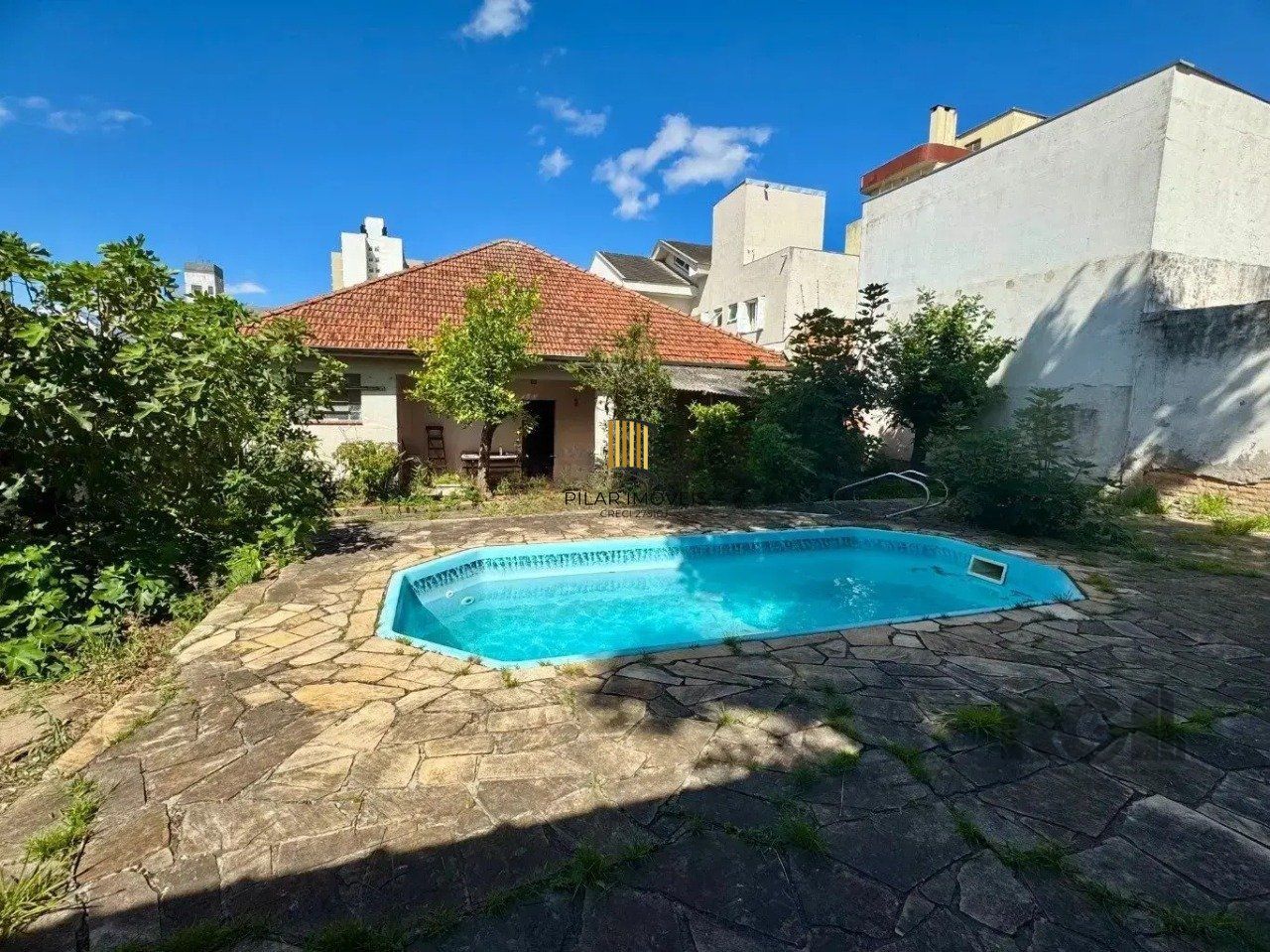 Casa de 5vquartos e 3 vagas de garagem no bairro Santana em Porto Alegre