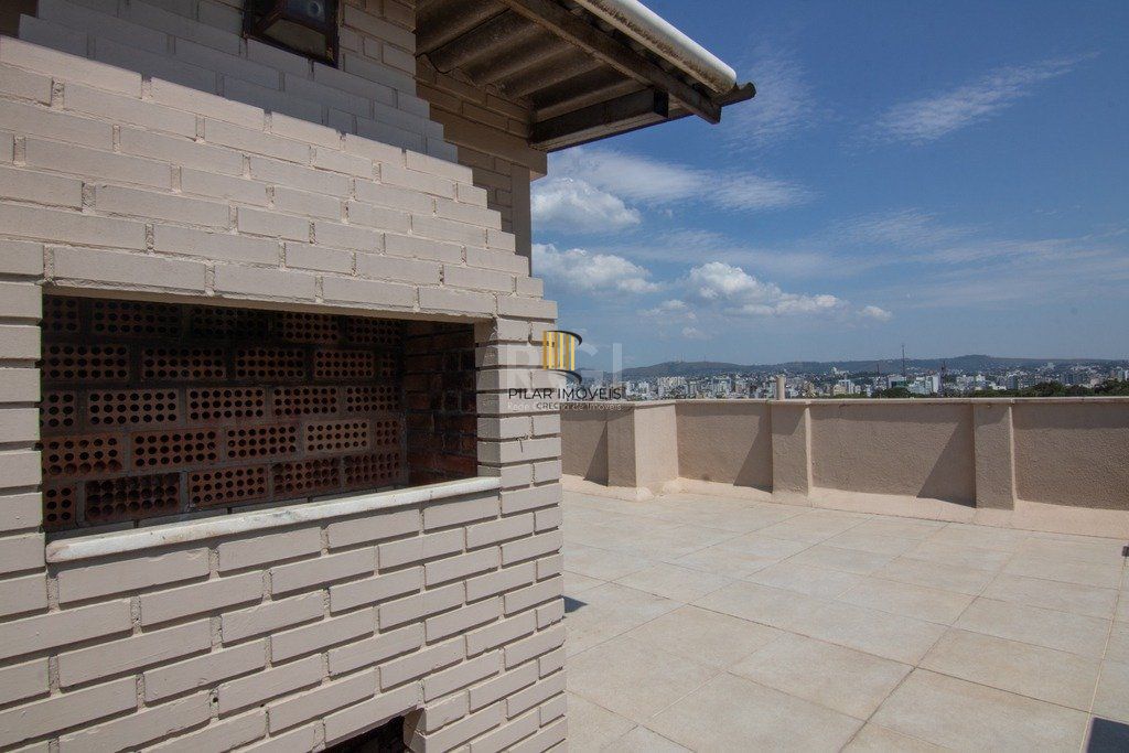 Apartamento de três dormitórios no bairro Independência em Porto Alegre. 