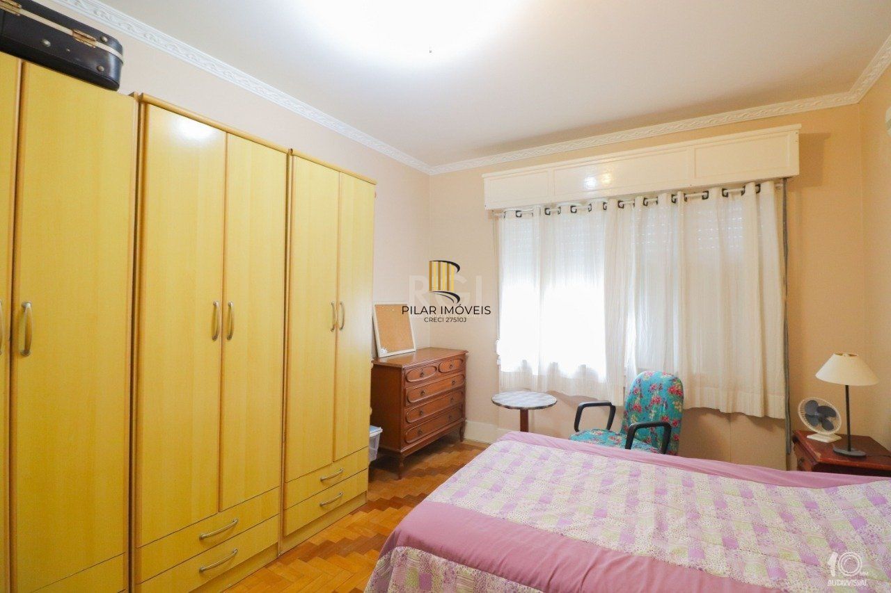 Apartamento á venda com 3 dormitórios com 1 suíte com sacada + 2 sacadas na sala e living, 233,85M²  e 1 vaga de garagem escriturada e coberta, no Bairro Independência em Porto Alegre.