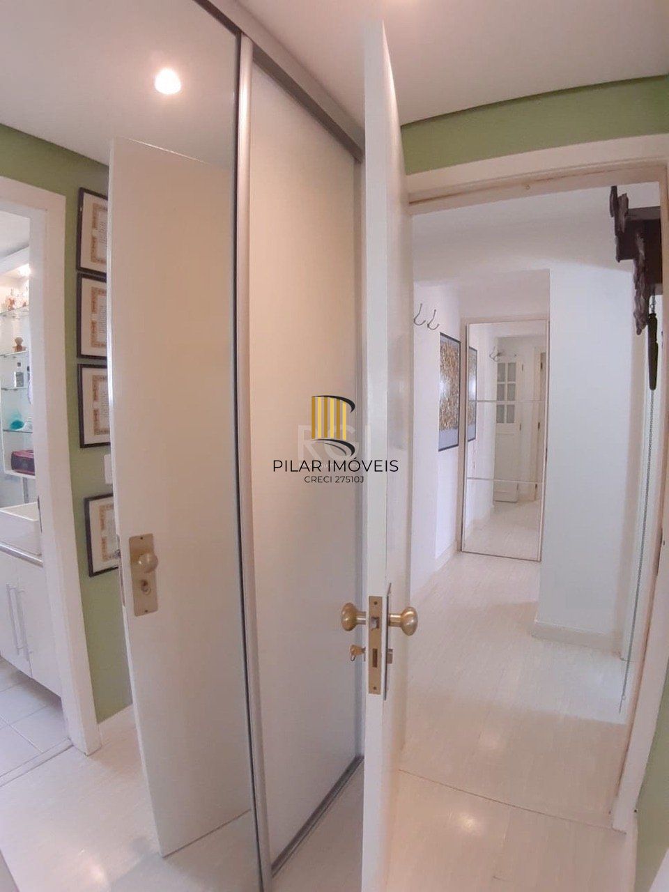 Apartamento para Venda - 122.14m², 3 dormitórios, sendo 1 suites, 2 vagas - Auxiliadora