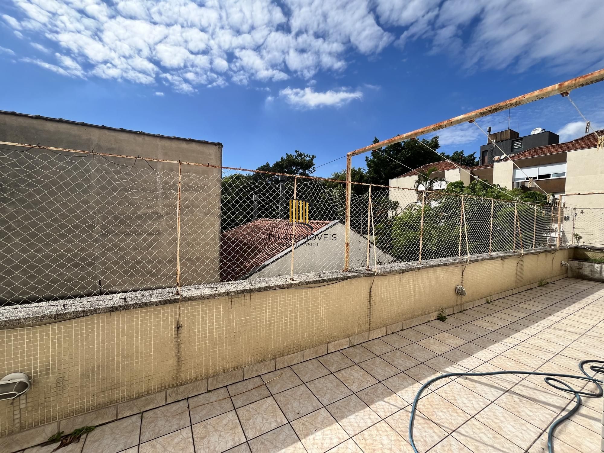 Apartamento de 4 quartos, suíte, amplo closet, dependência e 2 vagas de garagem