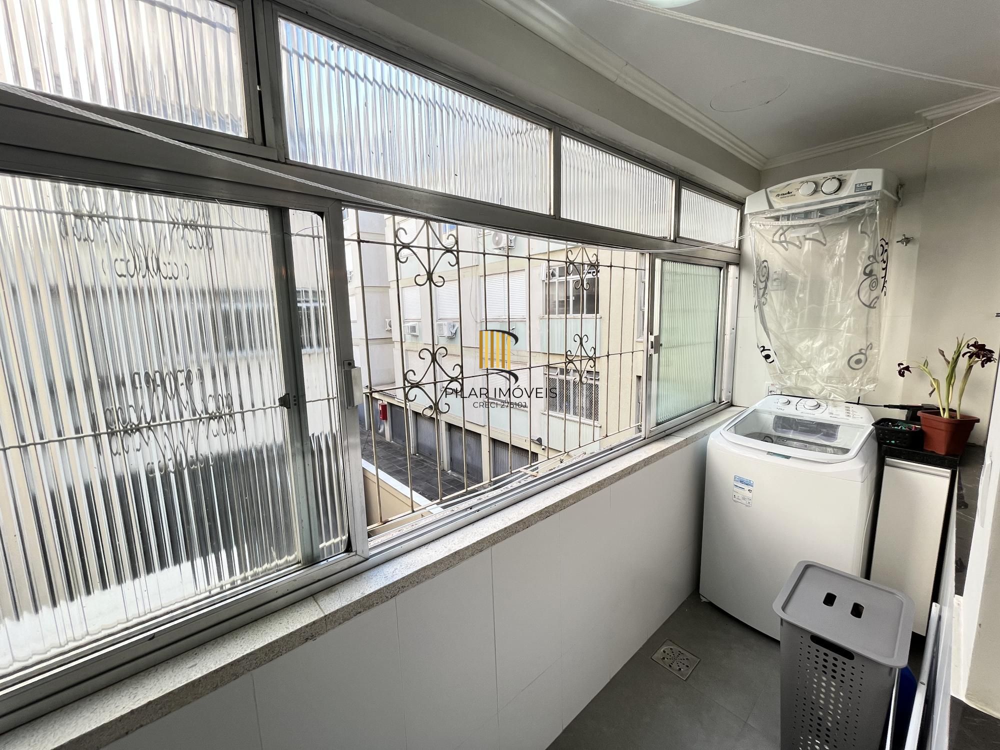 Apartamento de 2 quartos, suíte e 2 vagas de garagem no bairro Petrópolis em POA