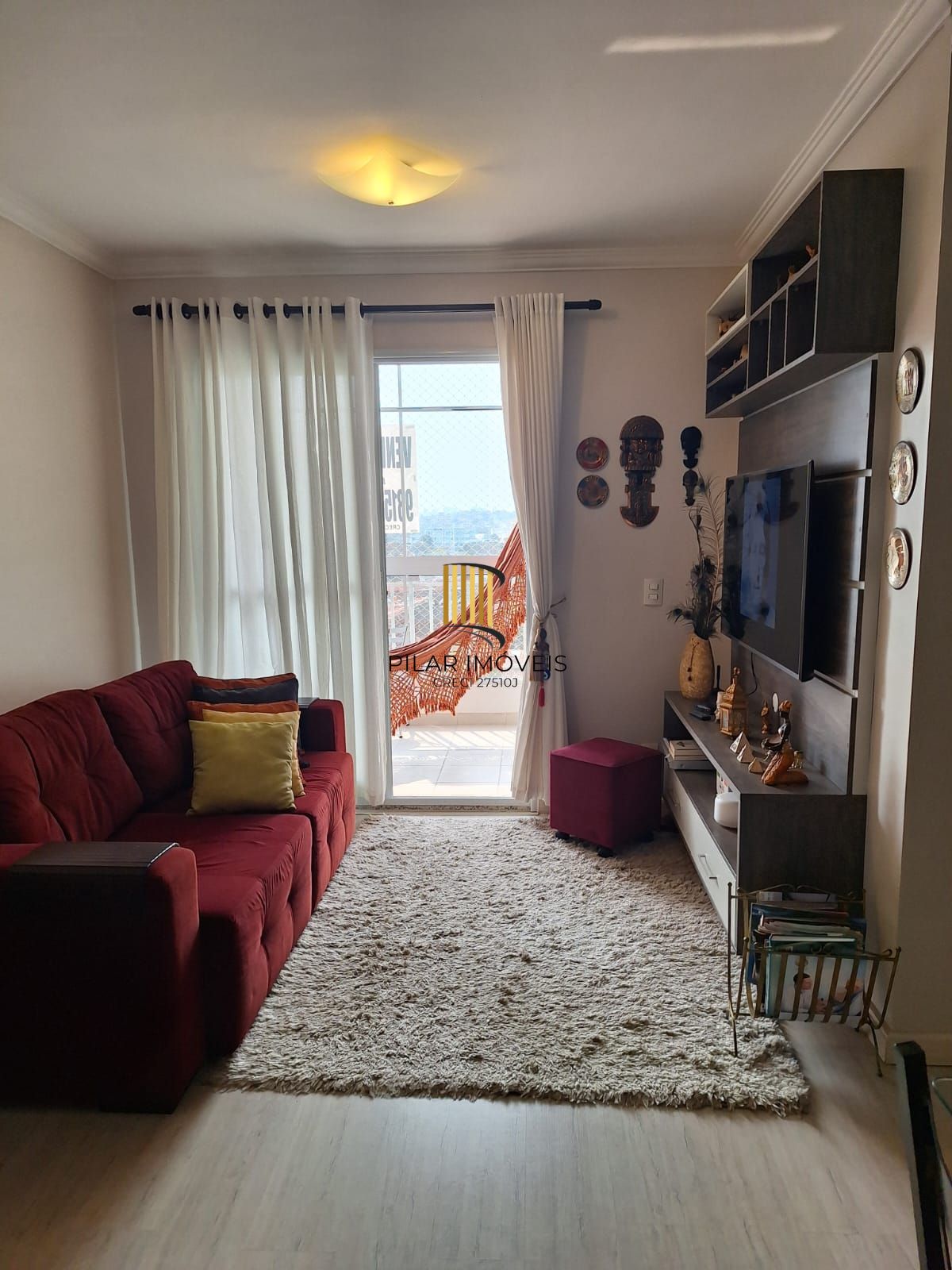 Apartamento de três quartos, suíte e uma vaga de garagem em condomínio com infra