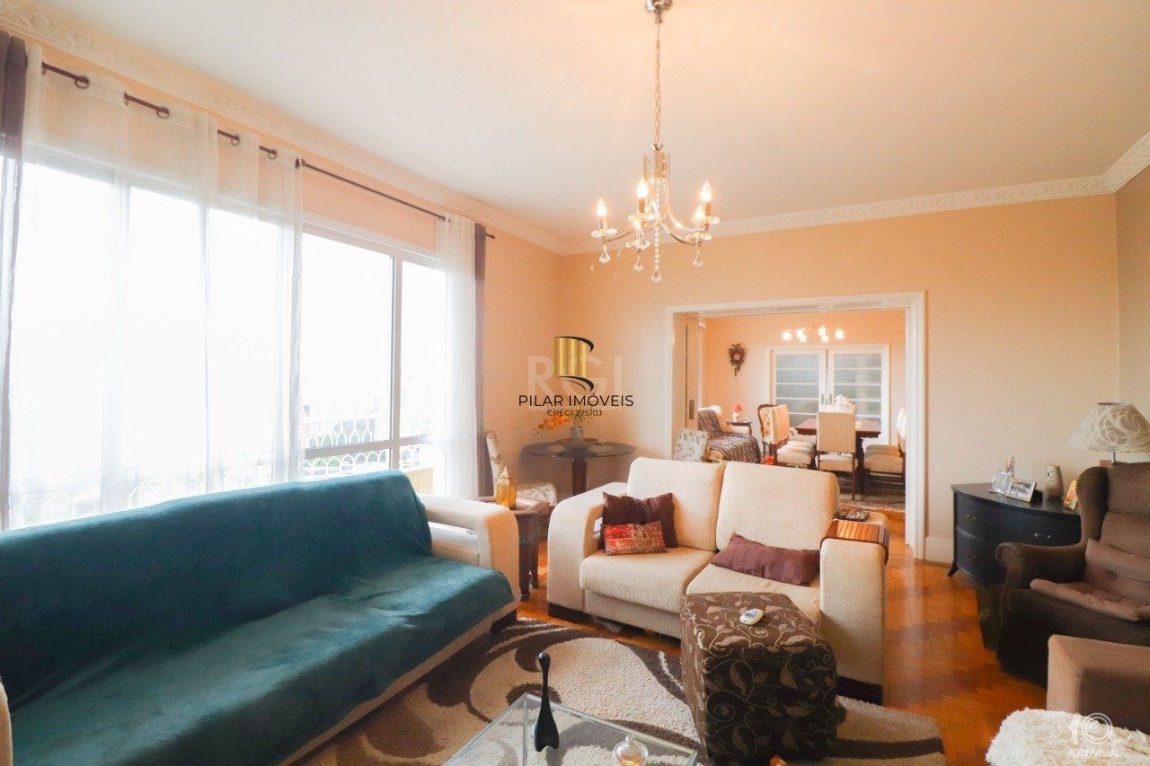 Apartamento á venda com 3 dormitórios com 1 suíte com sacada + 2 sacadas na sala e living, 233,85M²  e 1 vaga de garagem escriturada e coberta, no Bairro Independência em Porto Alegre.