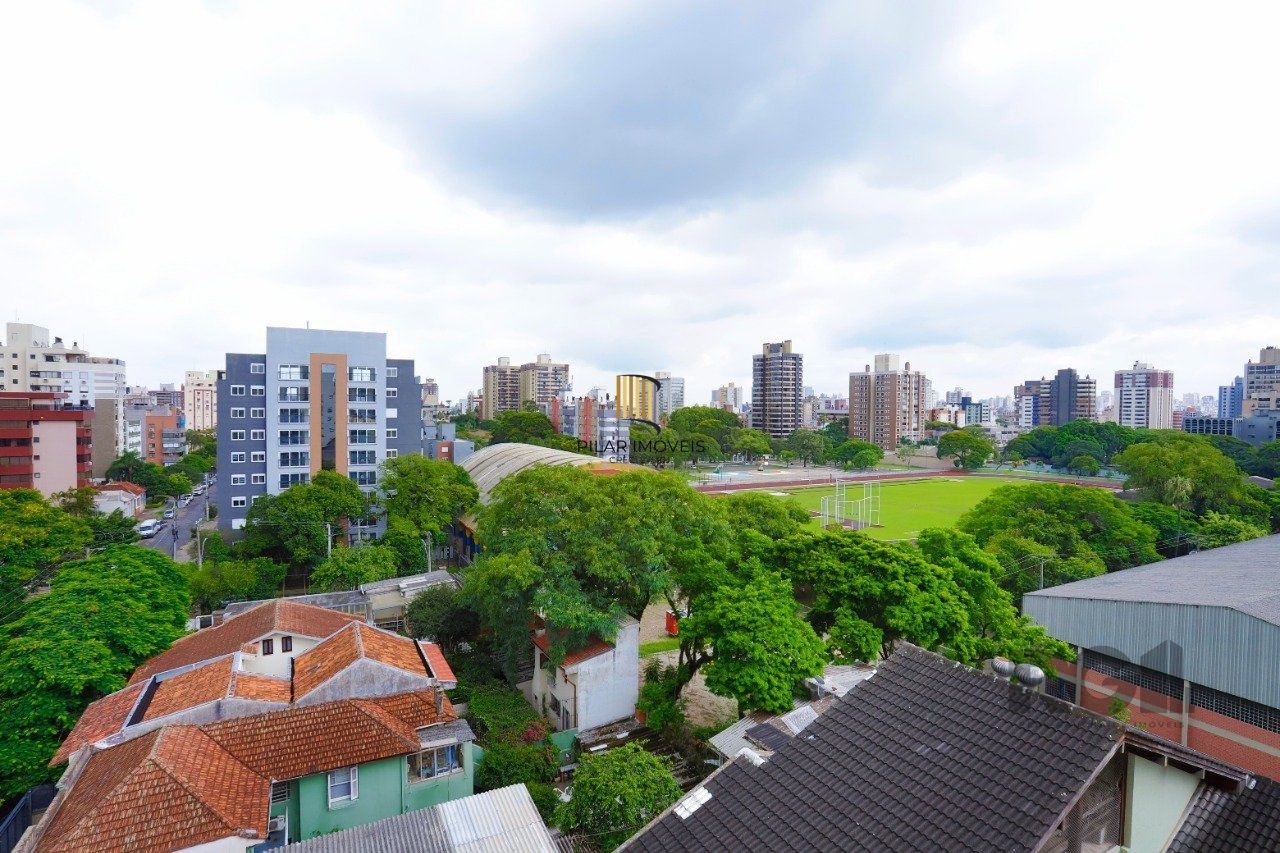Apartamento de 2 quartos, suíte e 2 vagas de garagem no bairro Menino Deus
