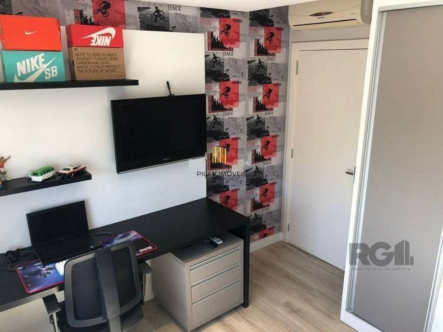 EXCELENTE OPORTUNIDADE! 120m2, 2 VAGAS, ANDAR ALTÍSSIMO COM VISTA PARA AEROPORTO! Apartamento 3 dormitórios (sendo 1 suíte) 