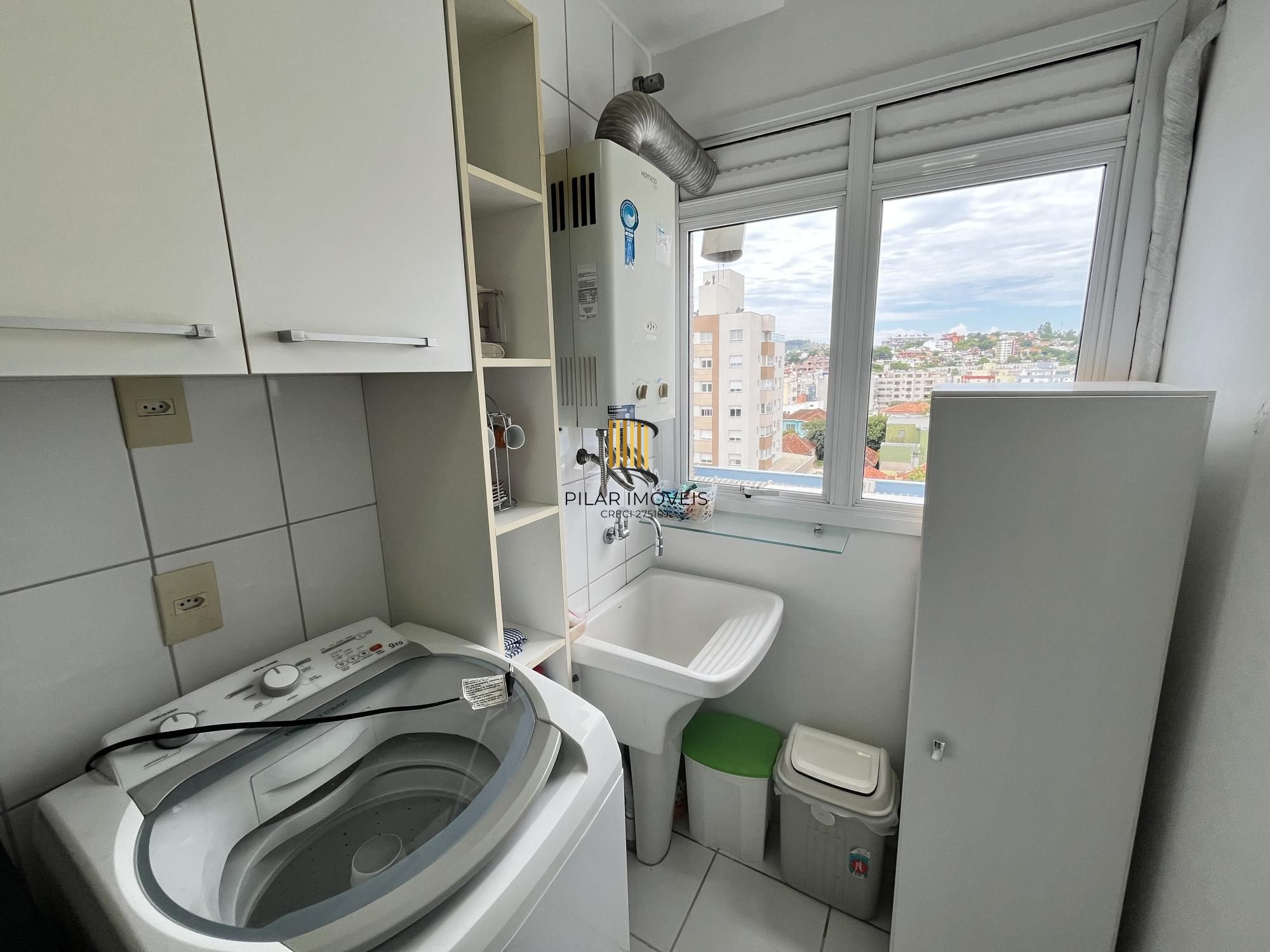 Apartamento de 2 quartos, suíte e 1 vaga de garagem no bairro Azenha em POA/RS