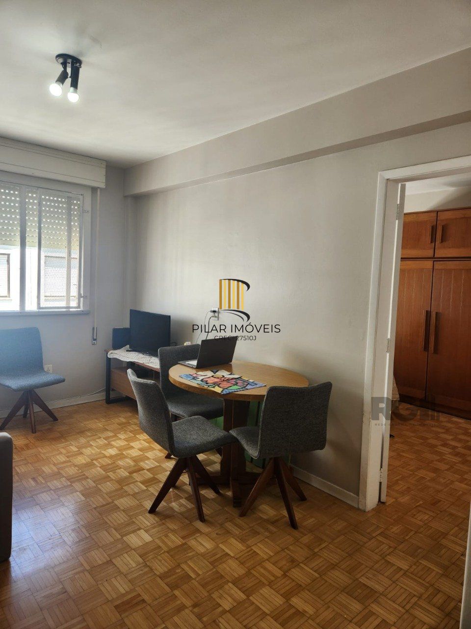 Apartamento de 1 quarto e uma vaga de garagem no bairro Floresta em Porto Alegre