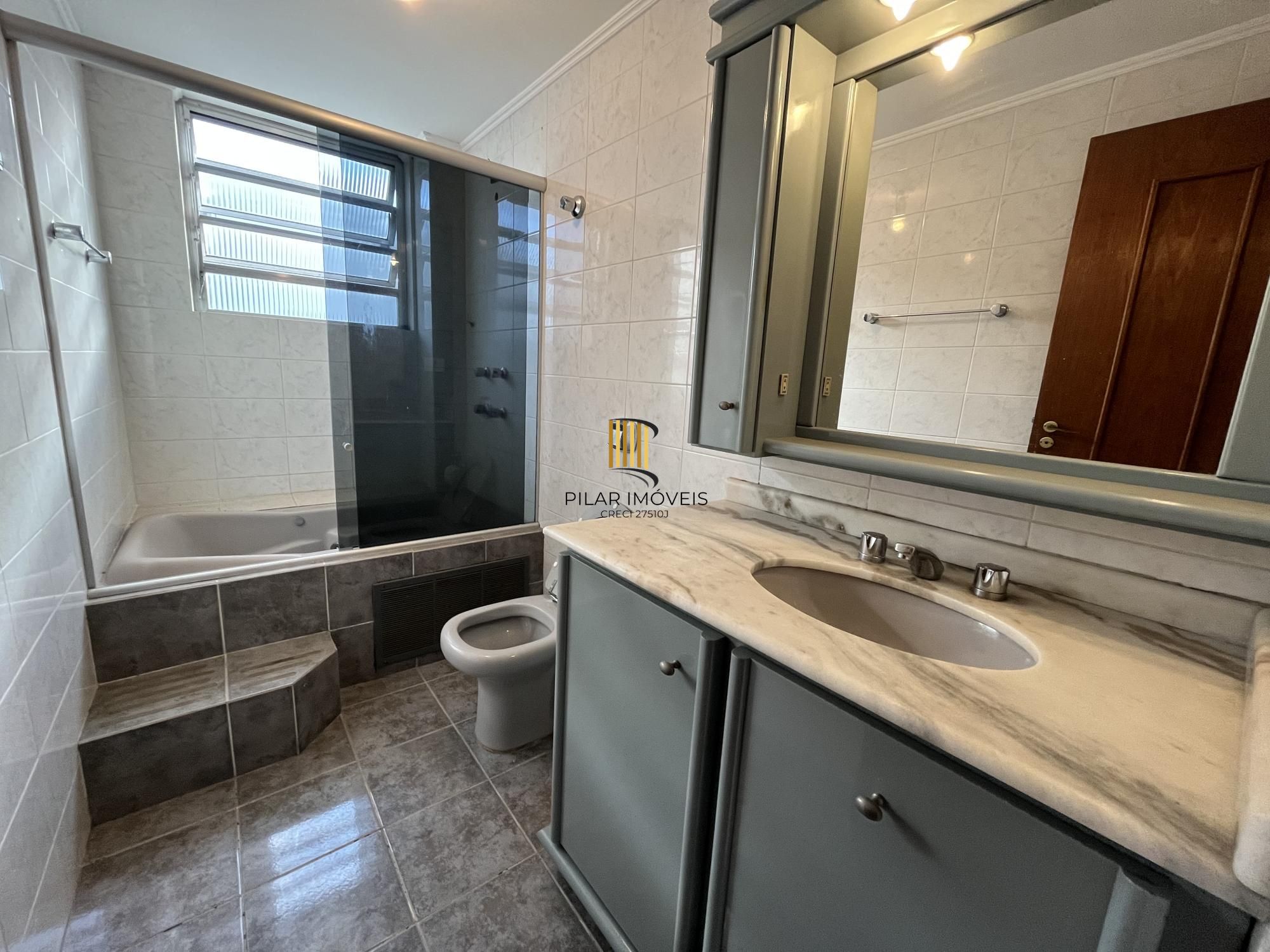Apartamento de 2 quartos, opção 3º quarto ou gabinete e 1 vaga de garagem