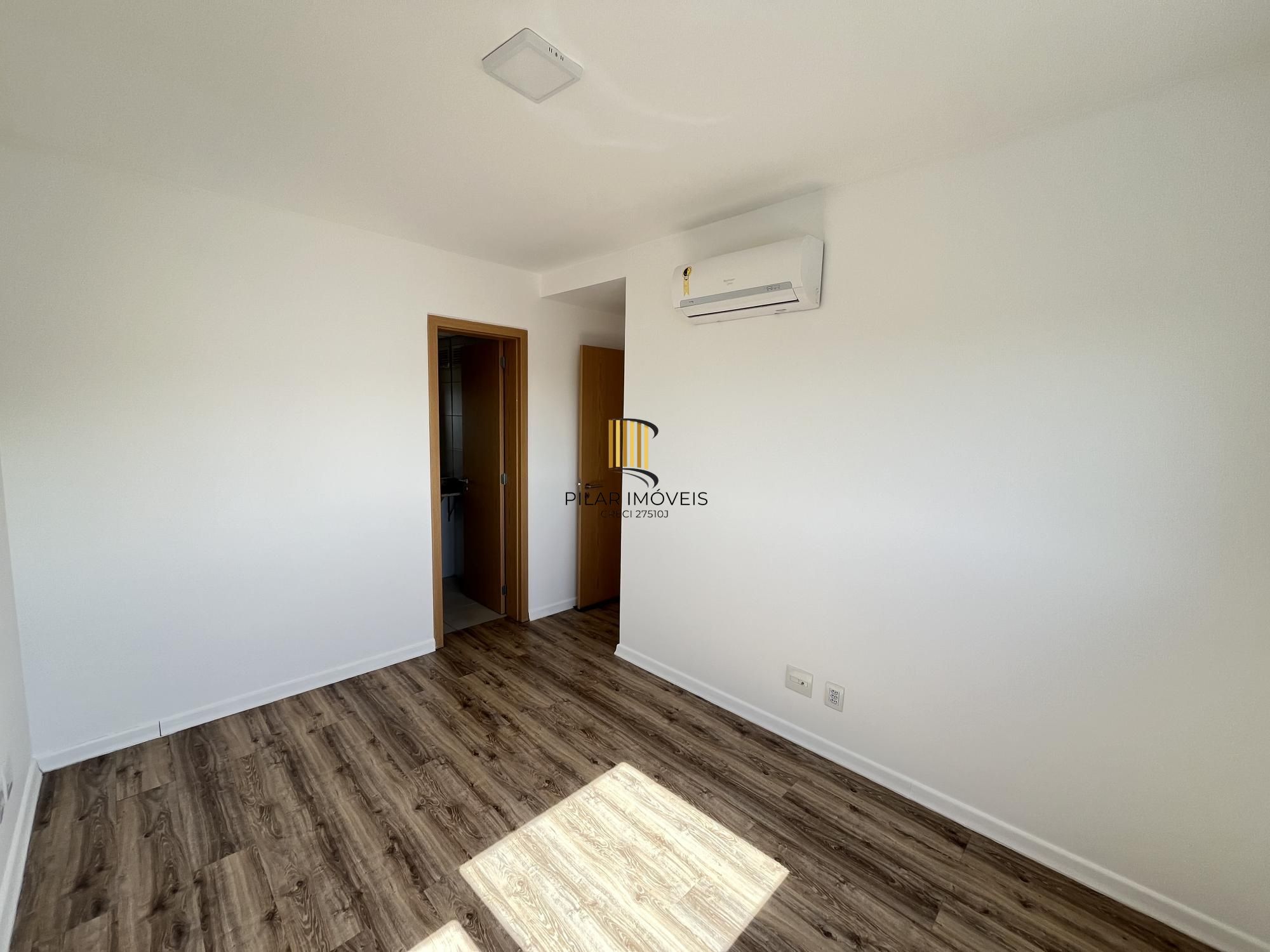 Apartamento de 2 dormitórios, suíte e 1 vaga de garagem no bairro Passo da Areia